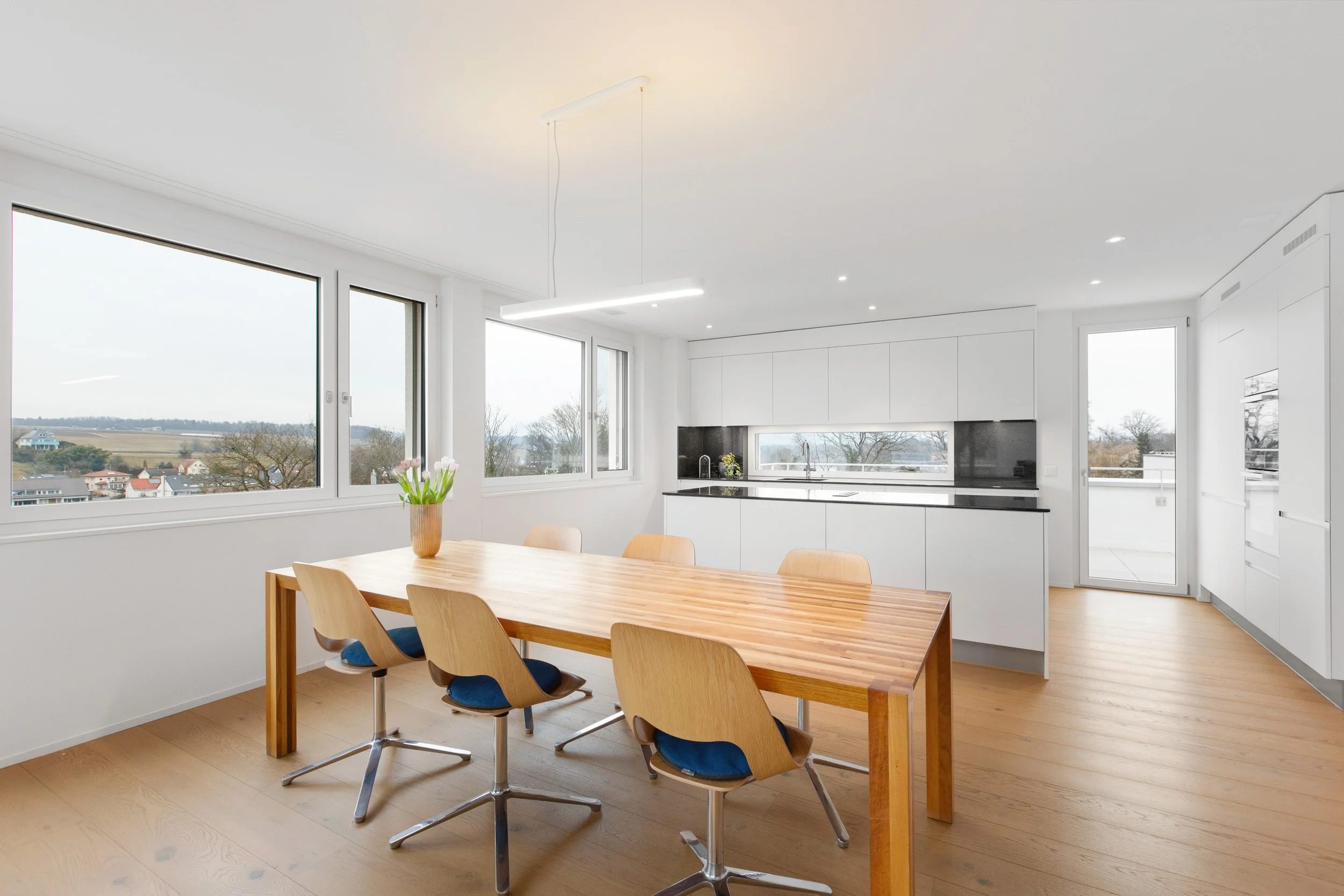 Lichtdurchflutete Küche