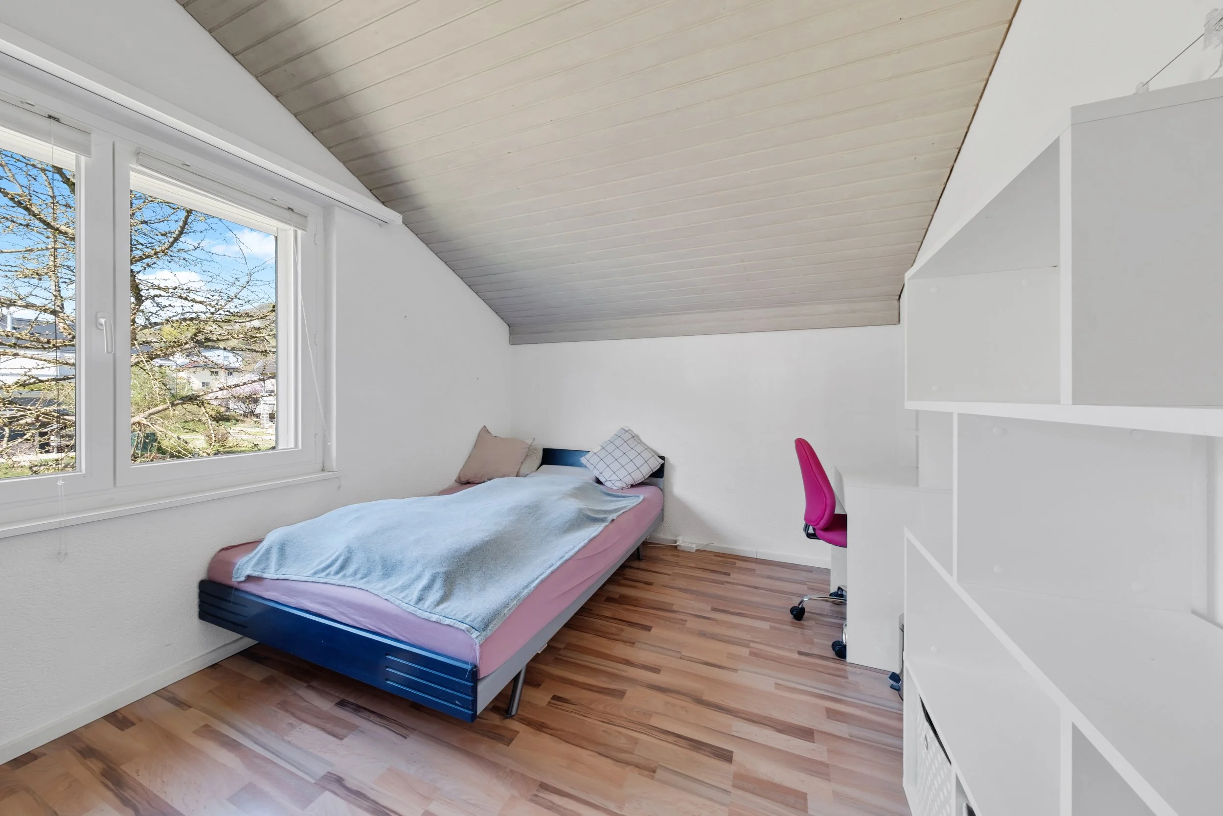 Zimmer mit Einbauschrank