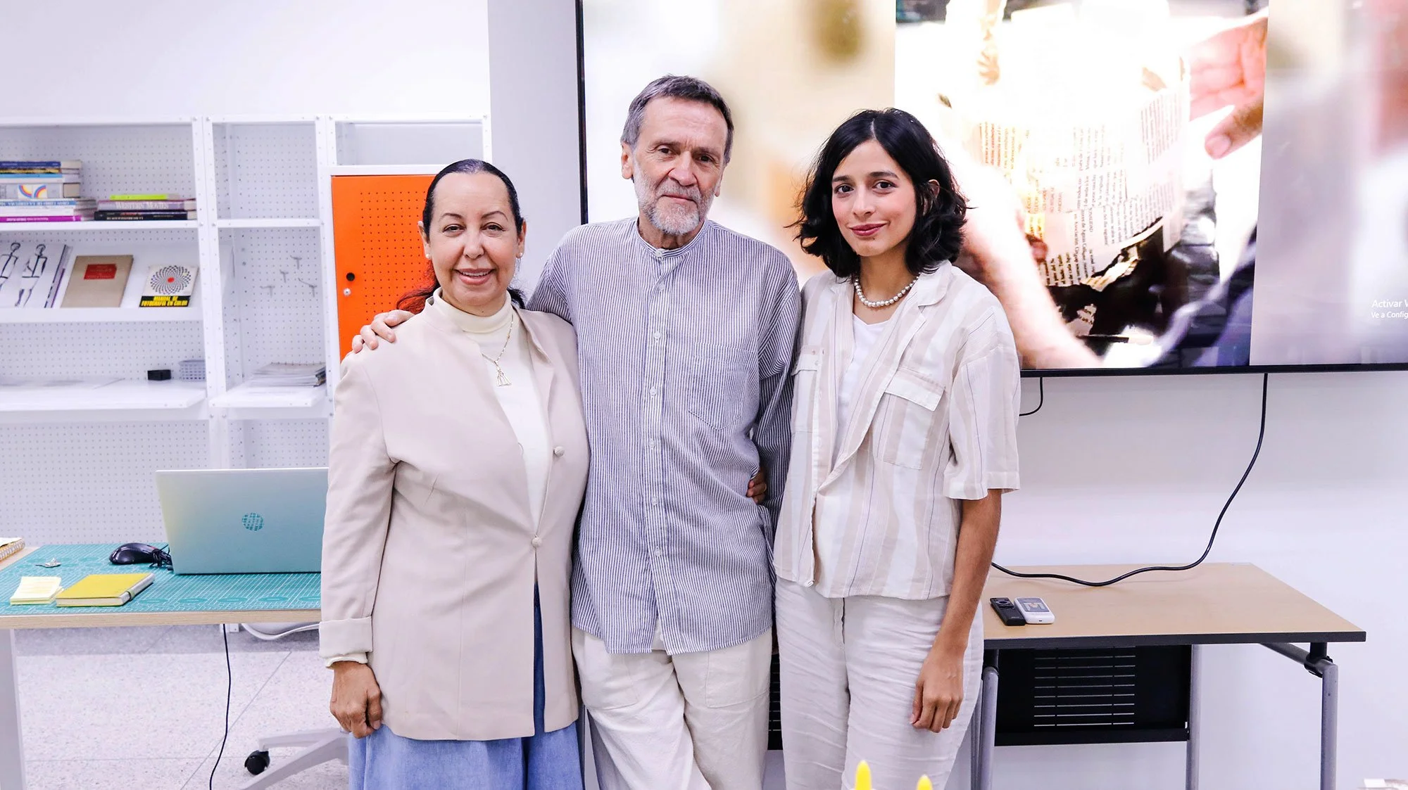 Rozar otras disciplinas: el papel como materia y lenguaje