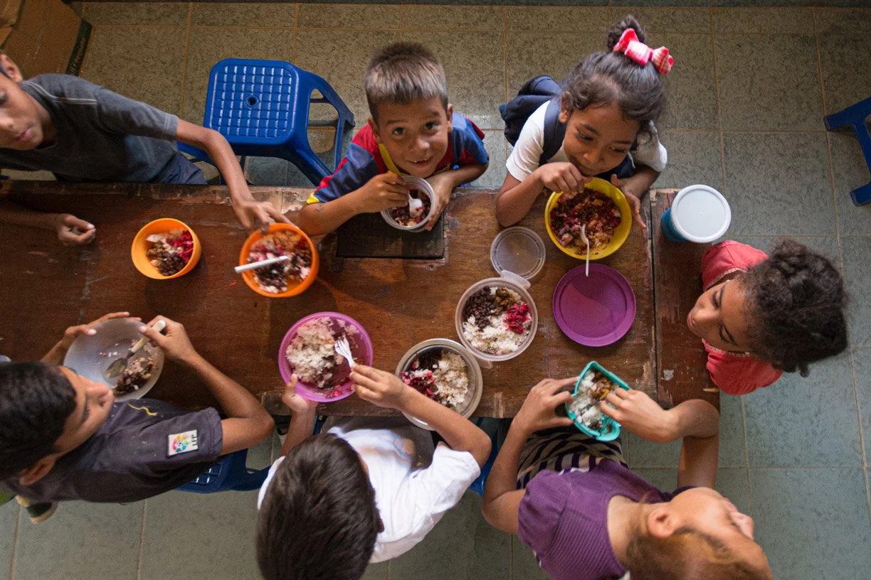 Una mano amiga para niños de Pampatar