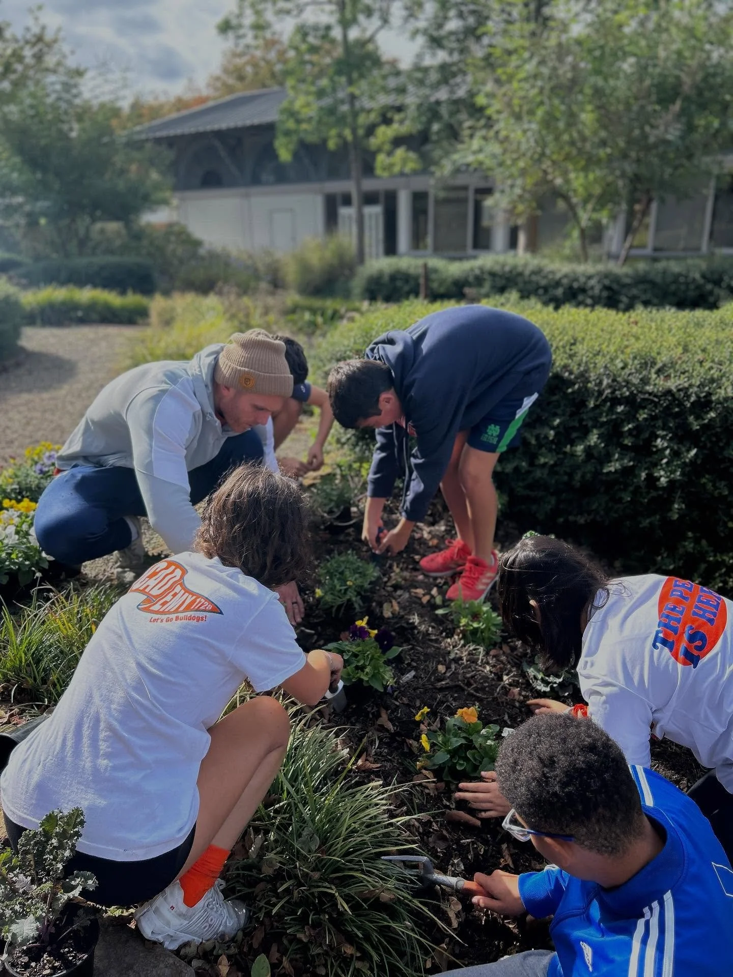 Thank you for sending us such a creative, hardworking group of student gardeners @norfolk_academy. Students planted 20 Toy Soldier Oakleaf Hydrangeas and laid down cardboard and mulch. They pulled tape and labels off a ton of boxes, and they designed