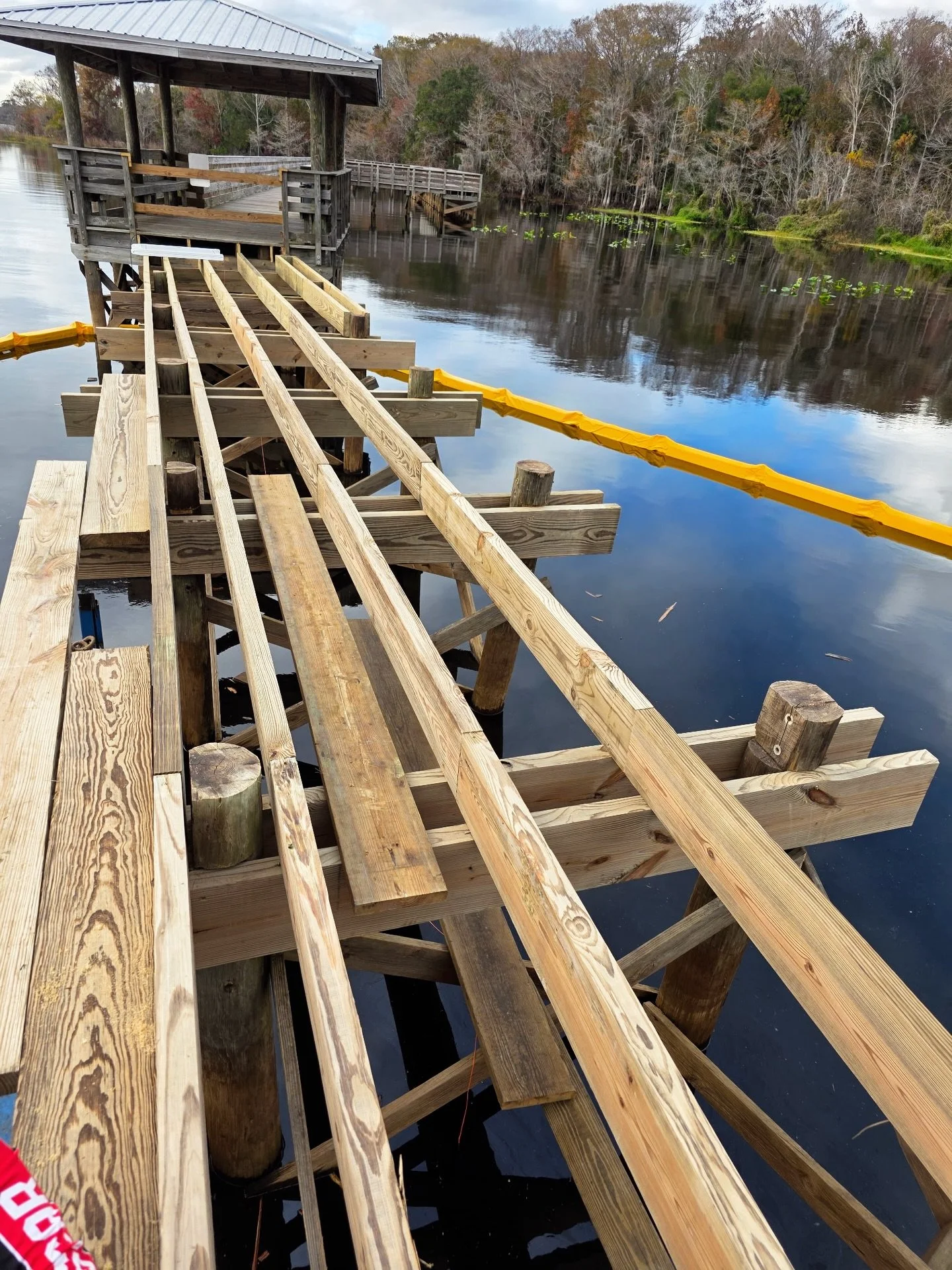Lots of progress out here on Lake Ashby Pier. We are working on the first ten percent - demolishing and rebuilding before moving to the next section. 🛠️✔️ 

#orlandofl #volusiacounty #contruction #marineconstruction #dockbuilder #orlandodockbuilders