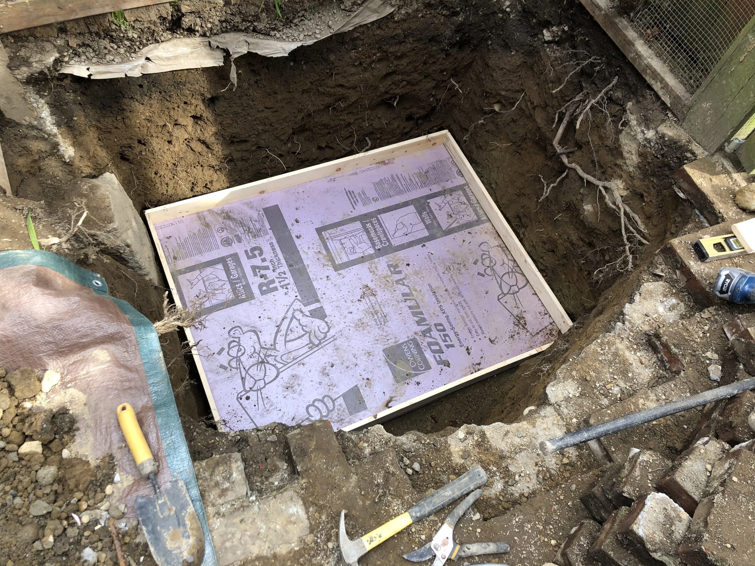 Forms and insulation built for tub base