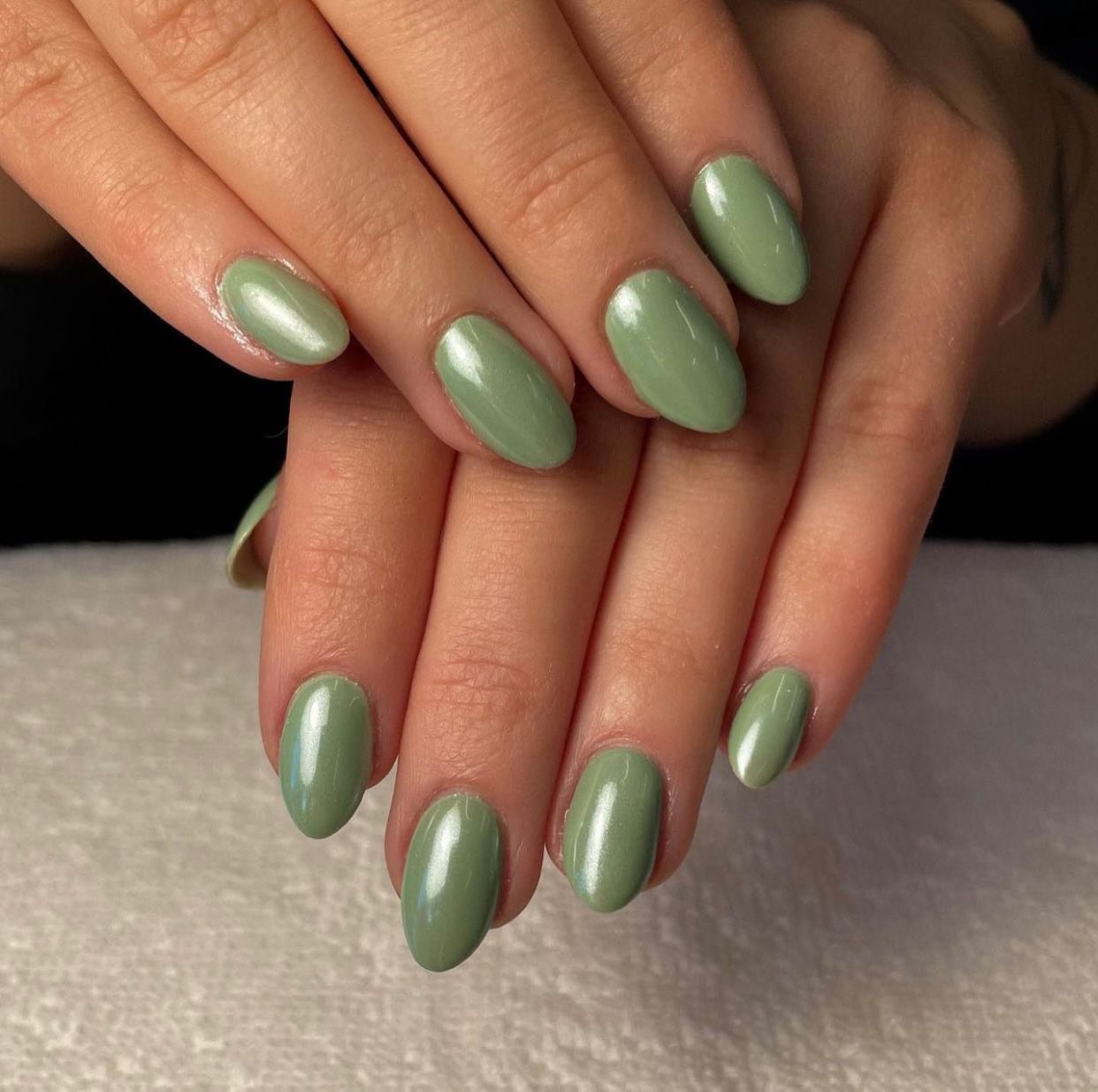 Nails by Julia @studiokivimaki 
#rakenekynnet #greennails #cromenails #rakennekynnetvantaa #studiokivim&auml;ki #martinlaakso #nails #nailsofinstagram #nailsonfleek #kynnet