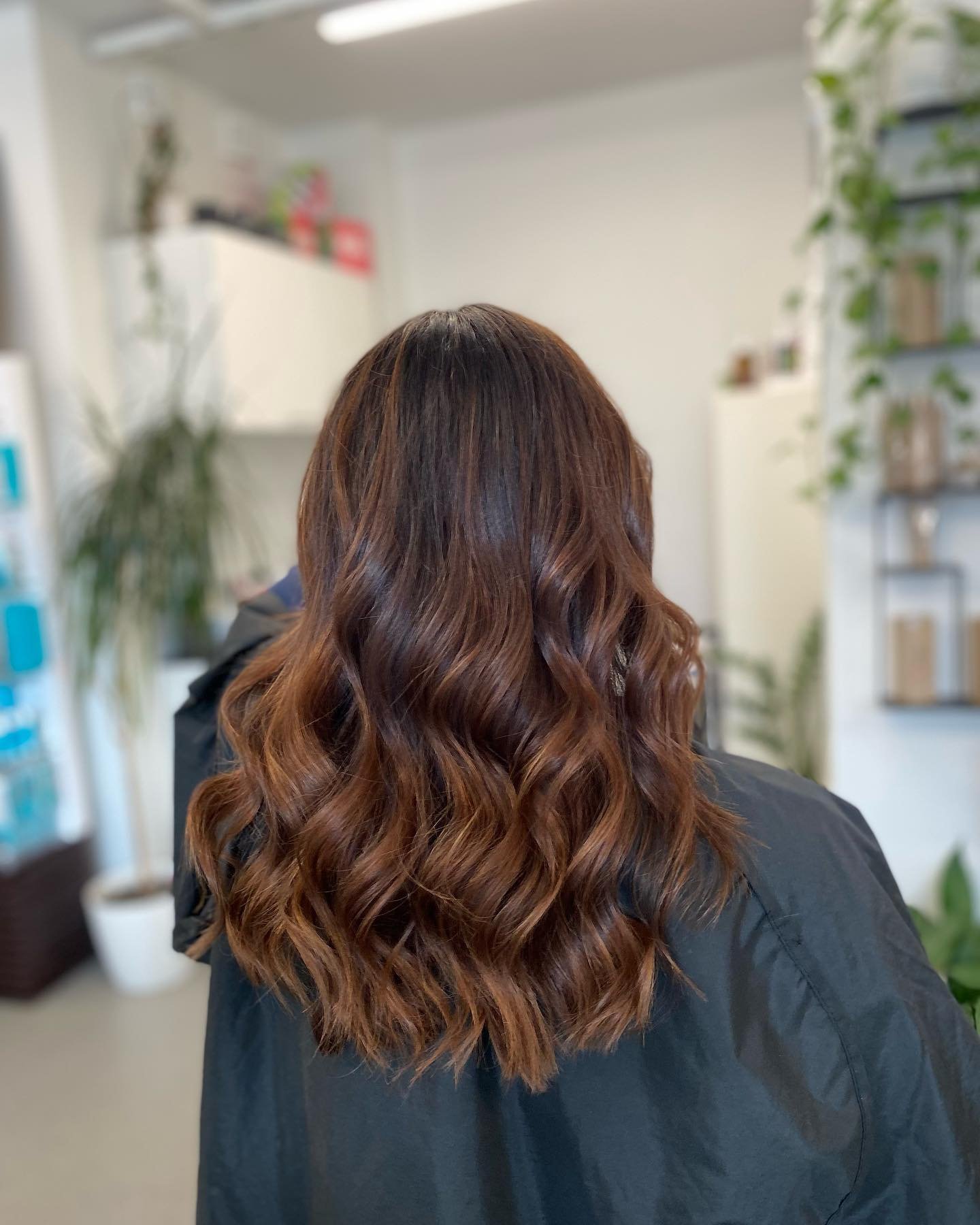 Ennen ja j&auml;lkeen #hairbysavka @studiokivimaki 
#balayage #darkhair #darkcopperhair #darkbrownhair #hairideas #hairtransformation #hairoftheday #hairofinstagram #hiukset #tummathiukset #ruskeathiukset #martinlaakso #kampaamovantaa #studiokivim&au