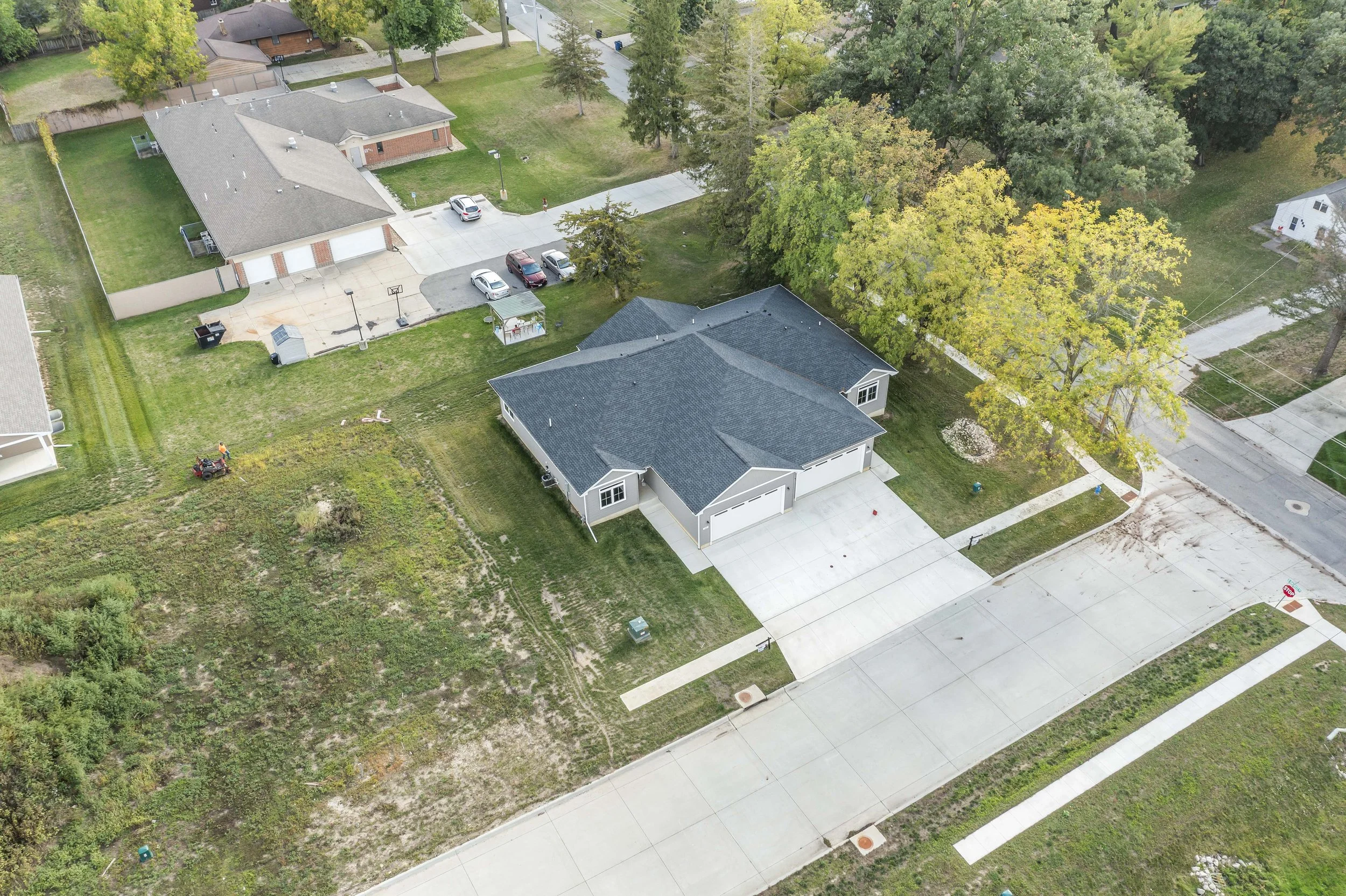 33-503 104 Bergen Dr Drone.jpg