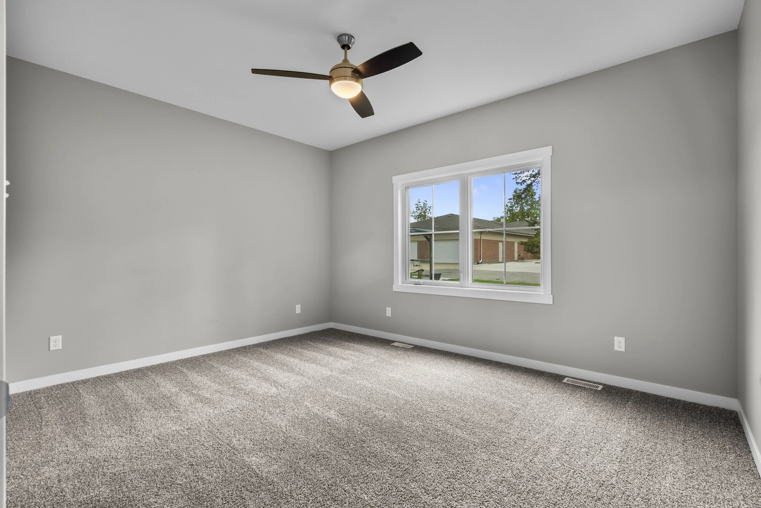 21-163 102 Bergen Dr.jpg