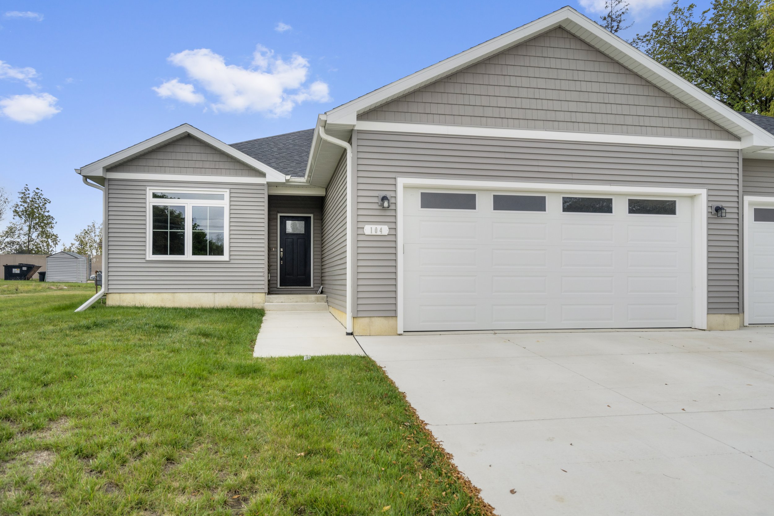 01-102 104 Bergen Dr.jpg