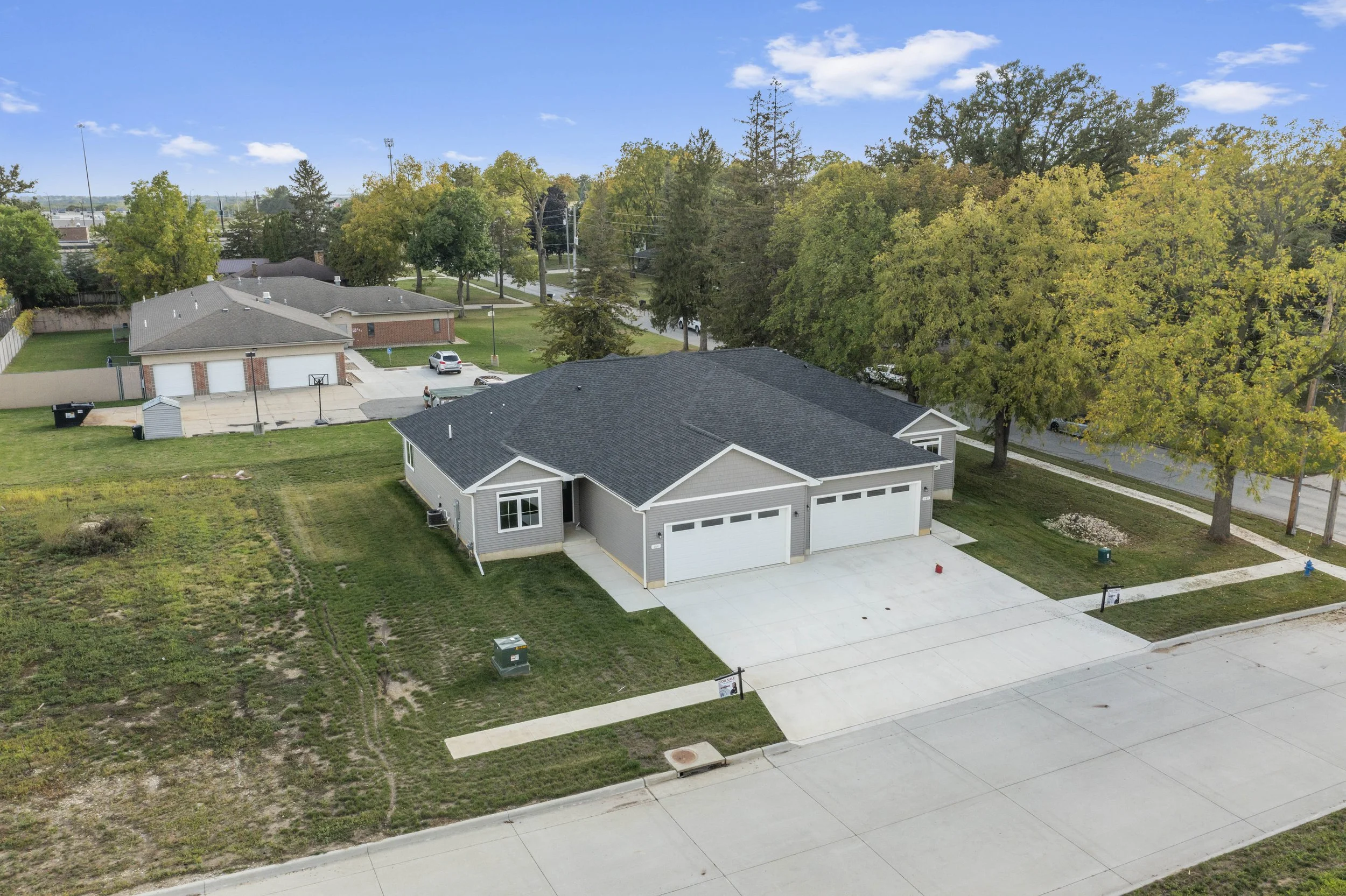 31-501 104 Bergen Dr Drone.jpg