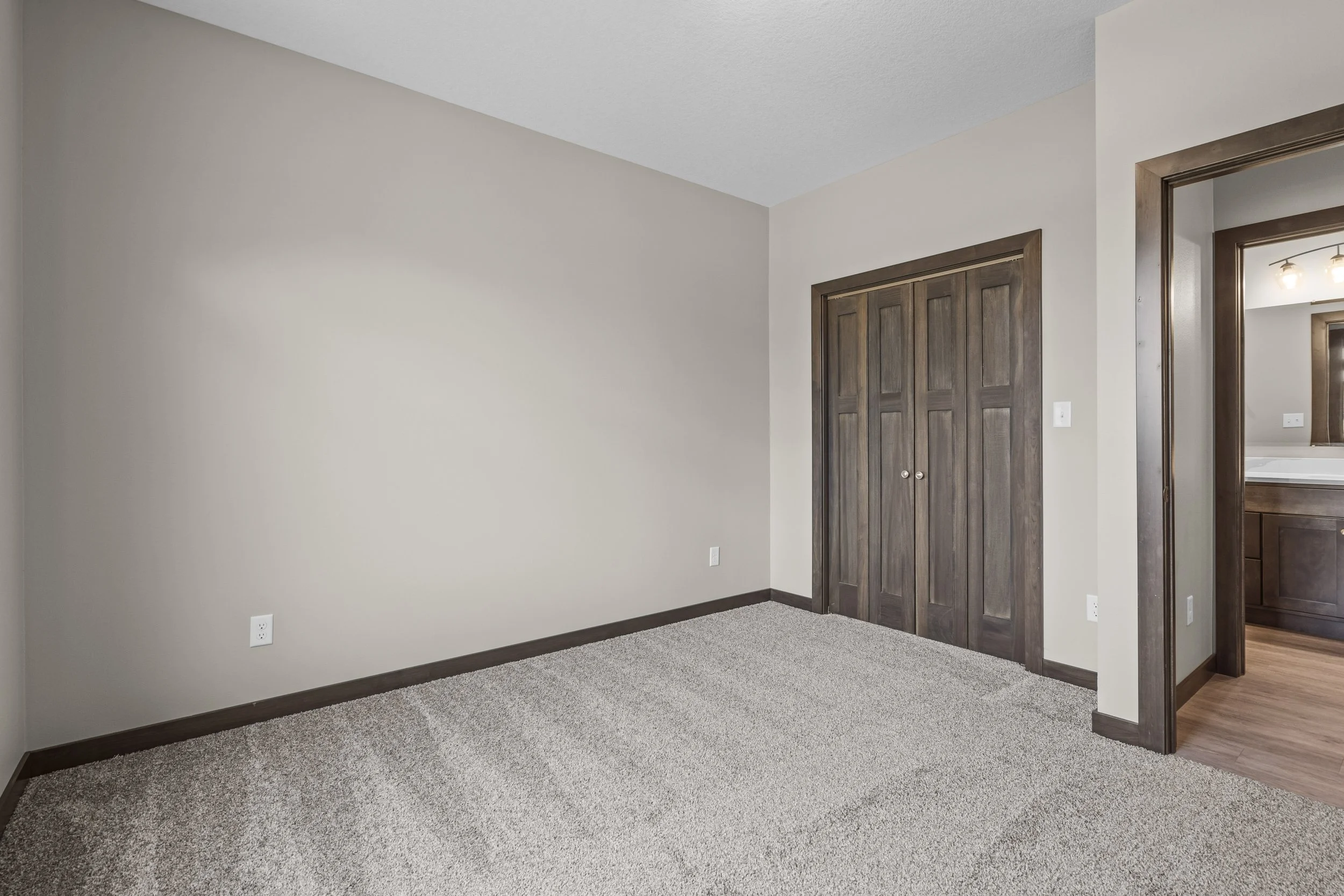 08-124 104 Bergen Dr.jpg