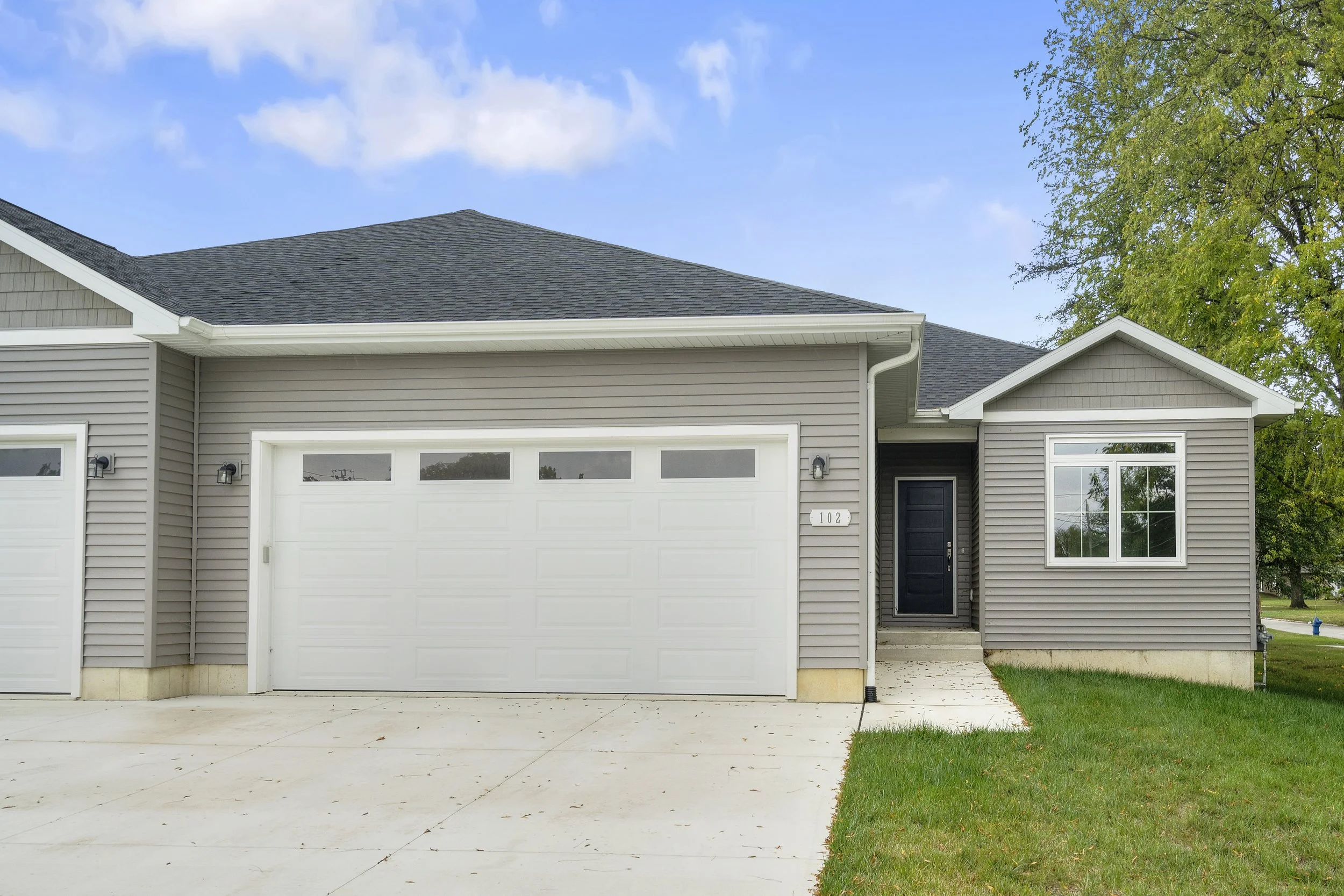 01-102 102 Bergen Dr.jpg