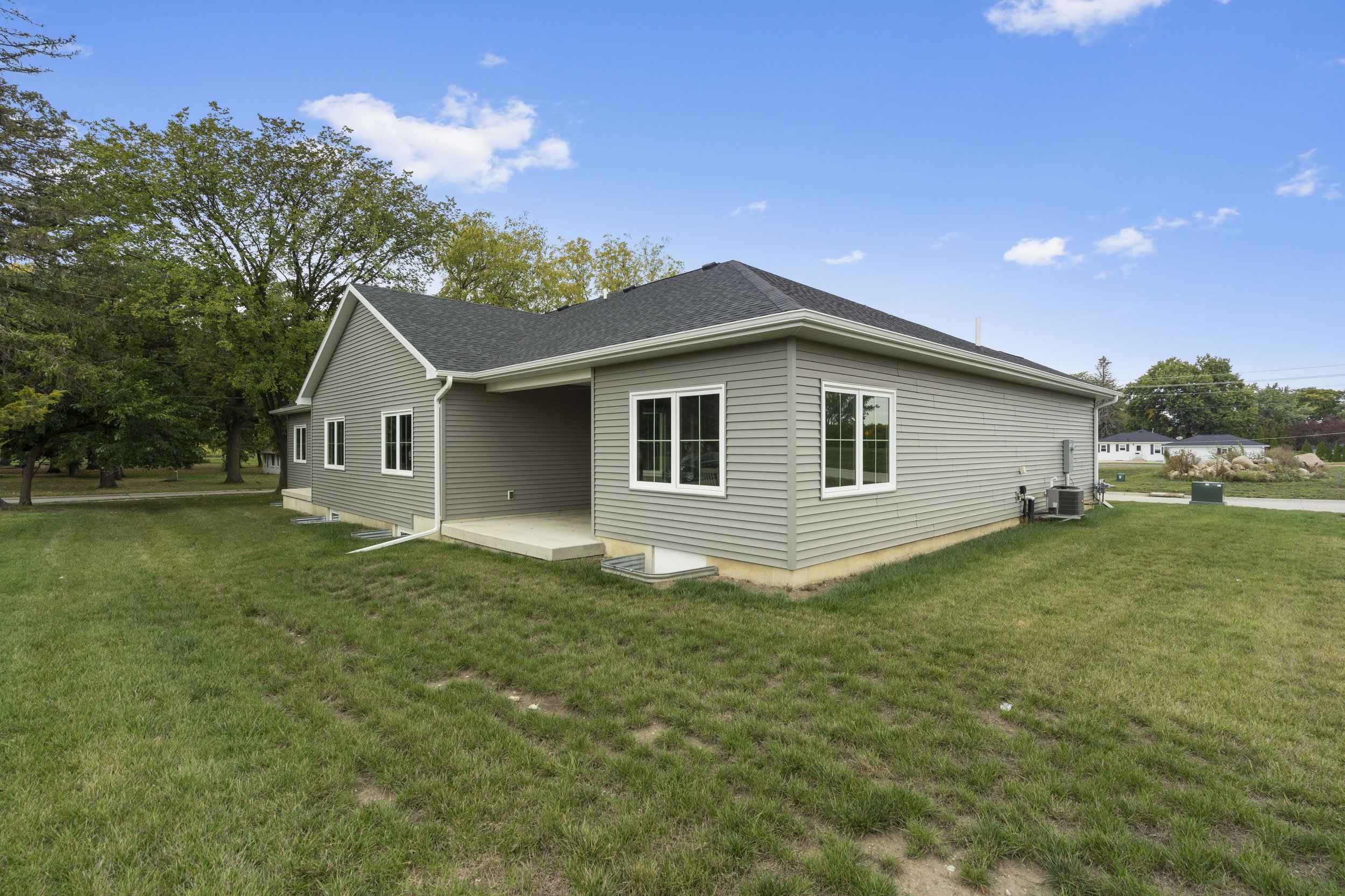 29-186 104 Bergen Dr.jpg
