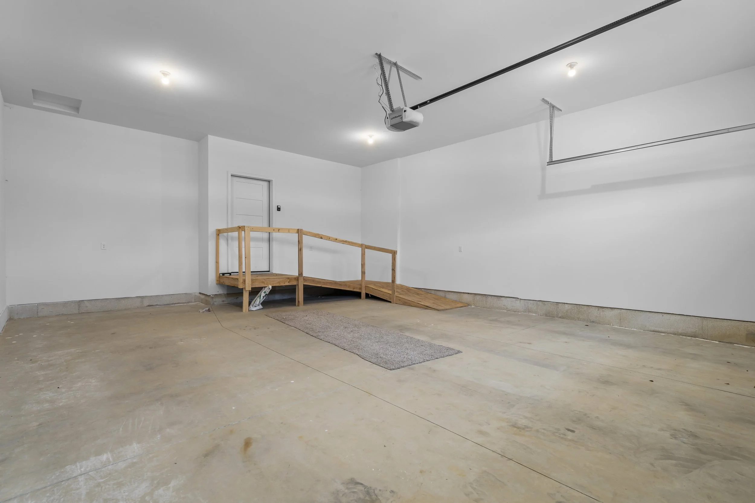 07-121 102 Bergen Dr.jpg