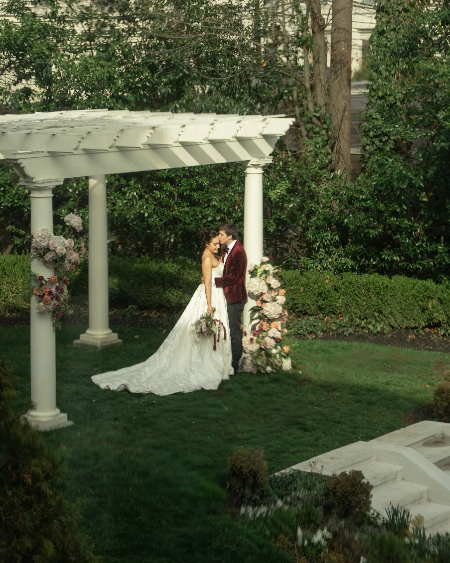 Separk Mansion in the springtime is truly heavenly 🌸

The soft pink and maroon florals and the warm afternoon air made this wedding shoot so dreamy.

If you&rsquo;re looking for a venue for your wedding, Separk Mansion has it ALL. Beautiful outdoor 