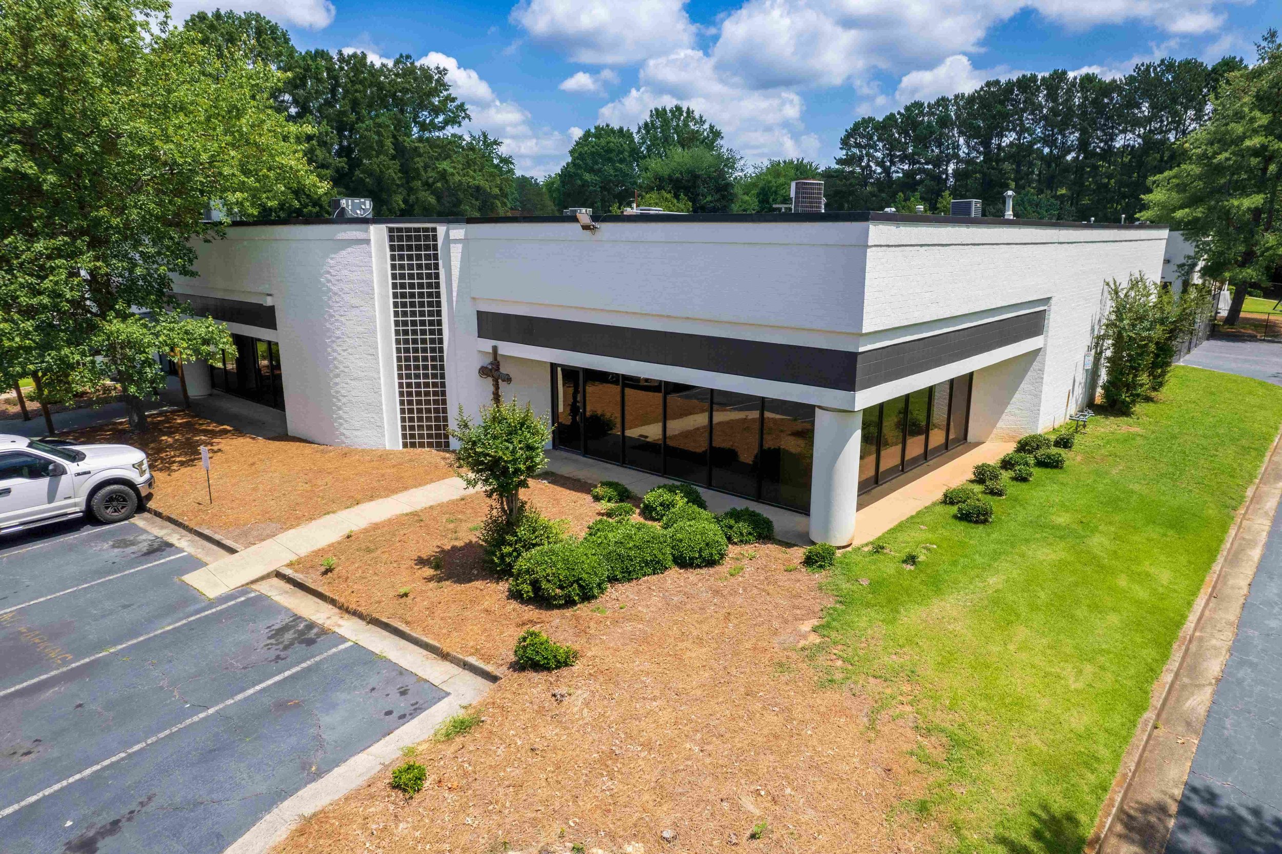 1560 & 1590 Oakbrook Dr