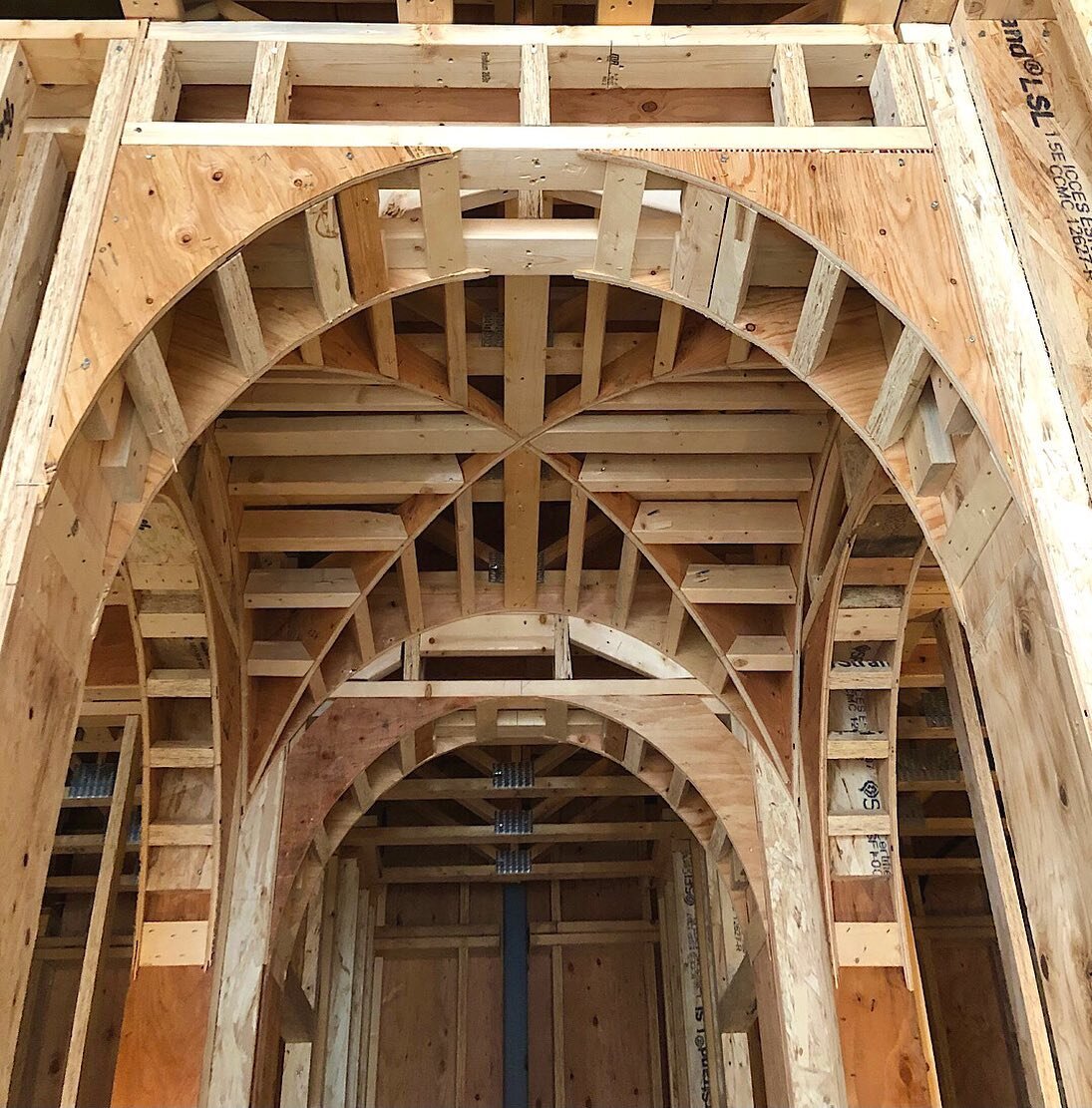 To create this beautiful groin vault takes custom elliptical arches and precise cutting. 
Builder: @jkandsons