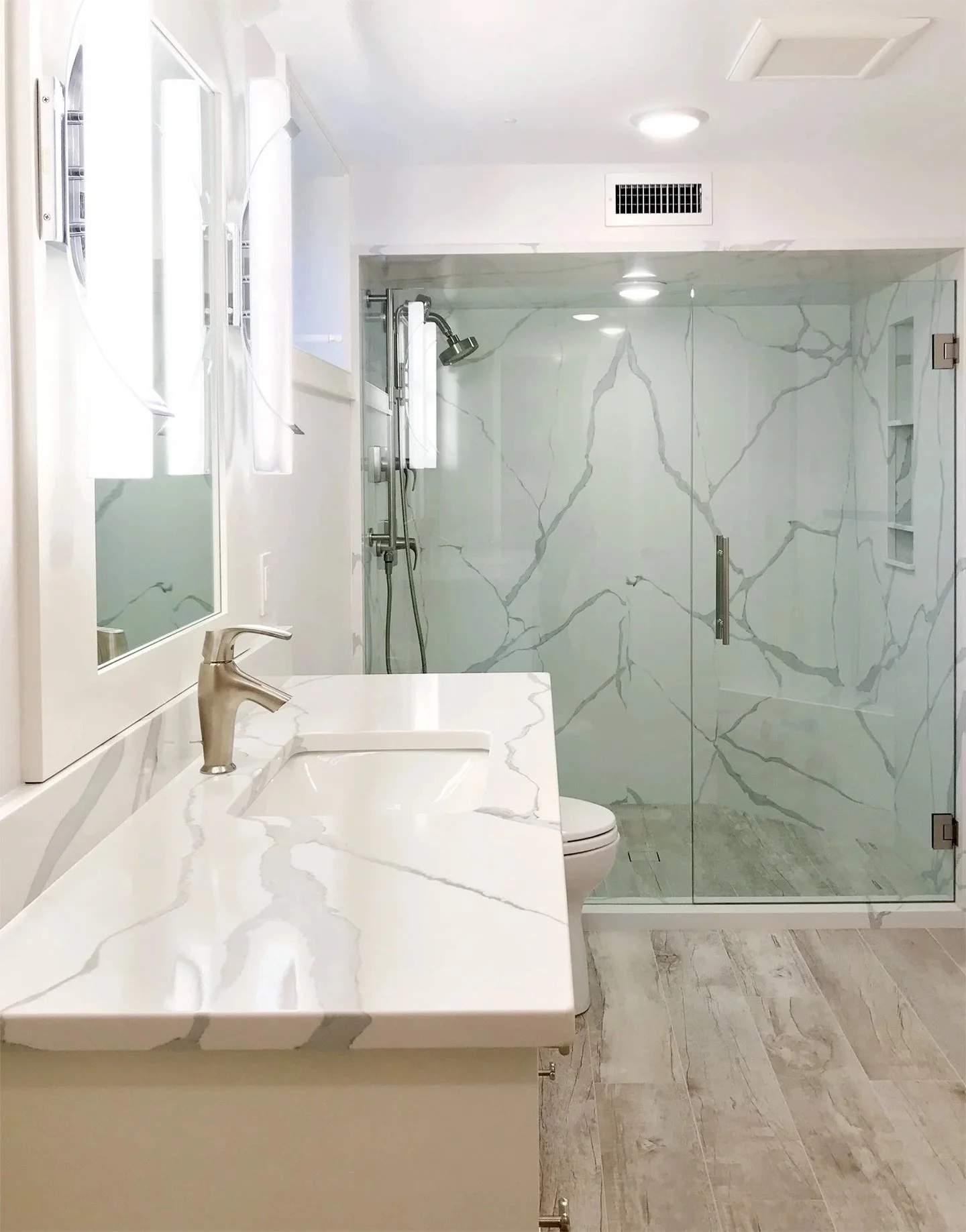 Fresh and clean. 

#bathroomdesign #bathroomremodel #spalikebath[bathroom design, bathroom remodel, clean bathroom, modern bathroom, spa bathroom, home renovation, bathroom upgrade, minimal bathroom, interior design, residential remodel]