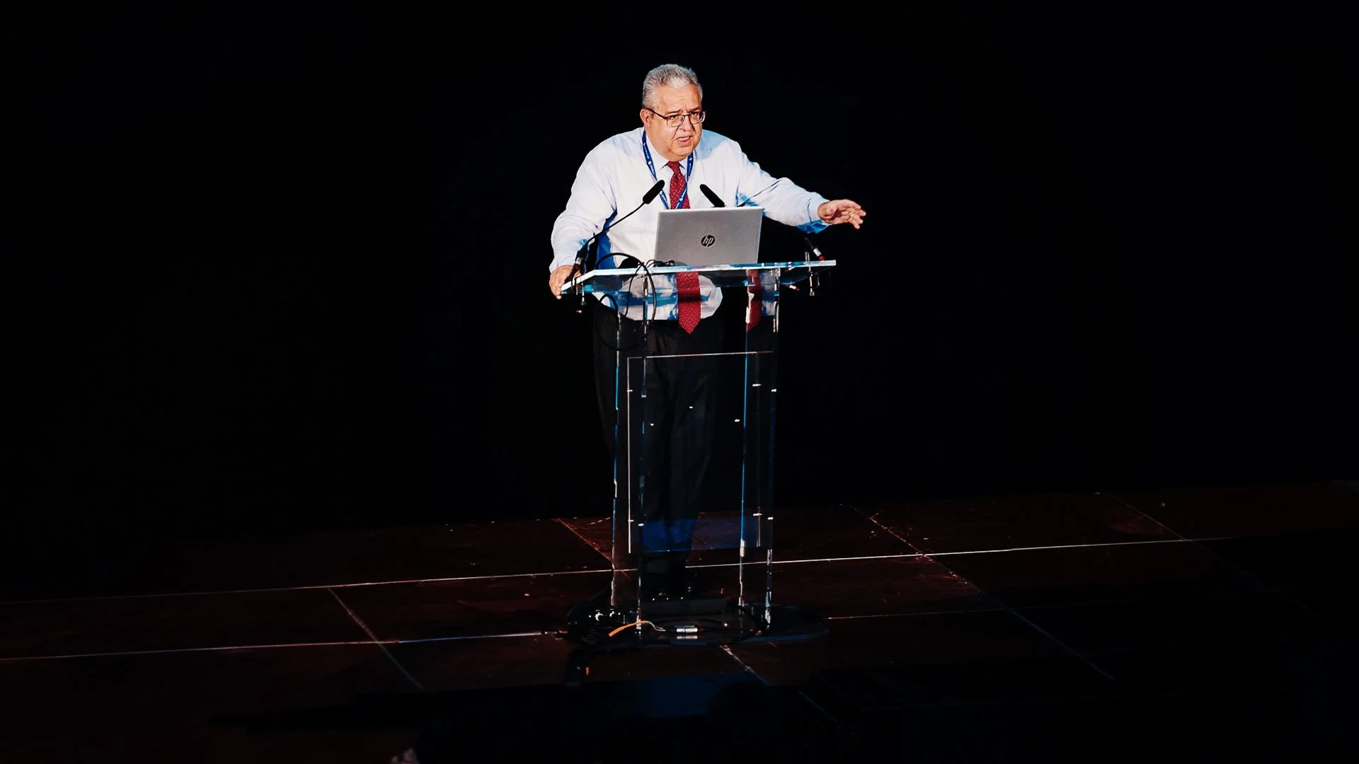 Intervention sur scène lors d’un événement professionnel à Grenoble Ecole de Management captée par un photographe événementiel