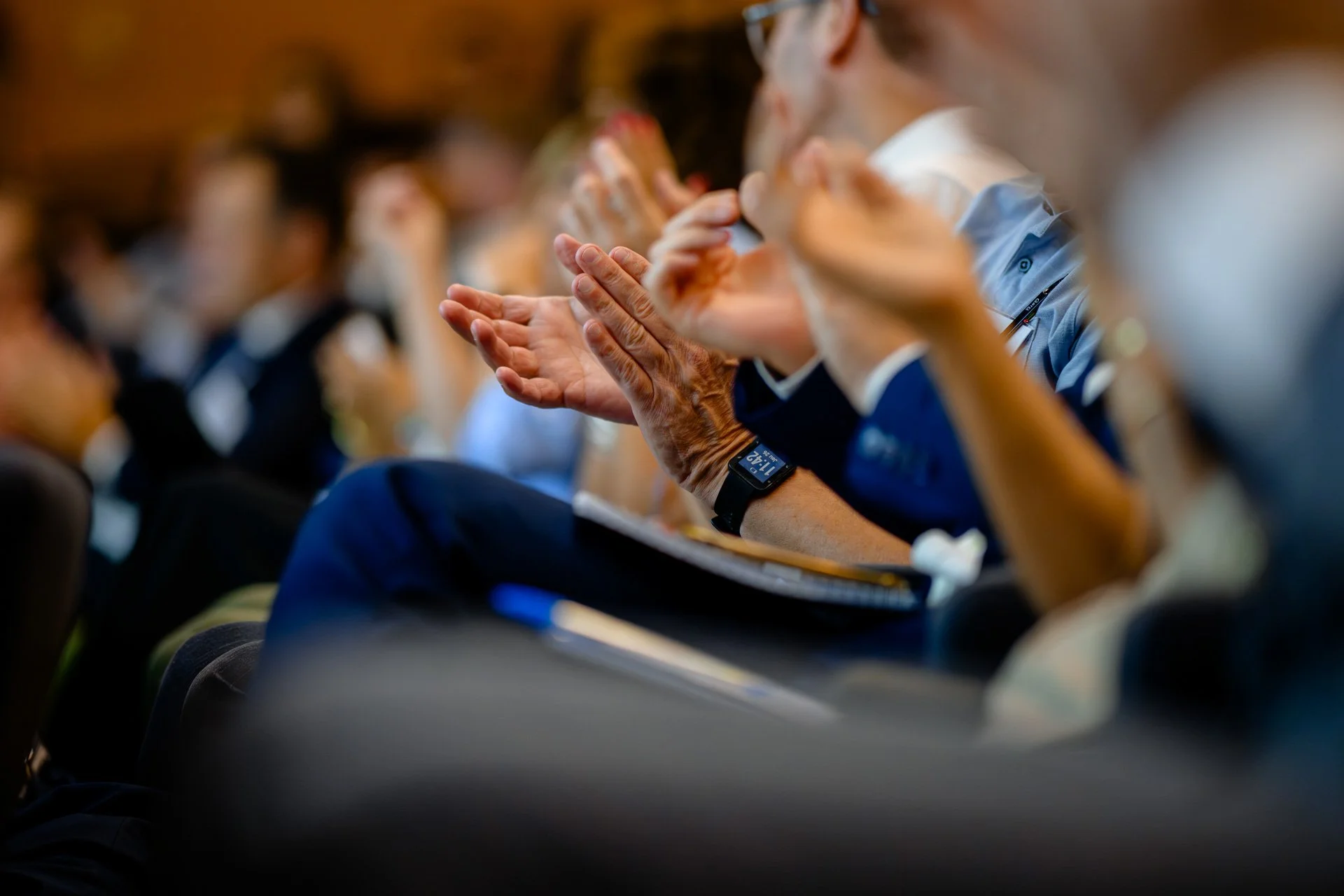 Applaudissements du public suite à la remise des prix