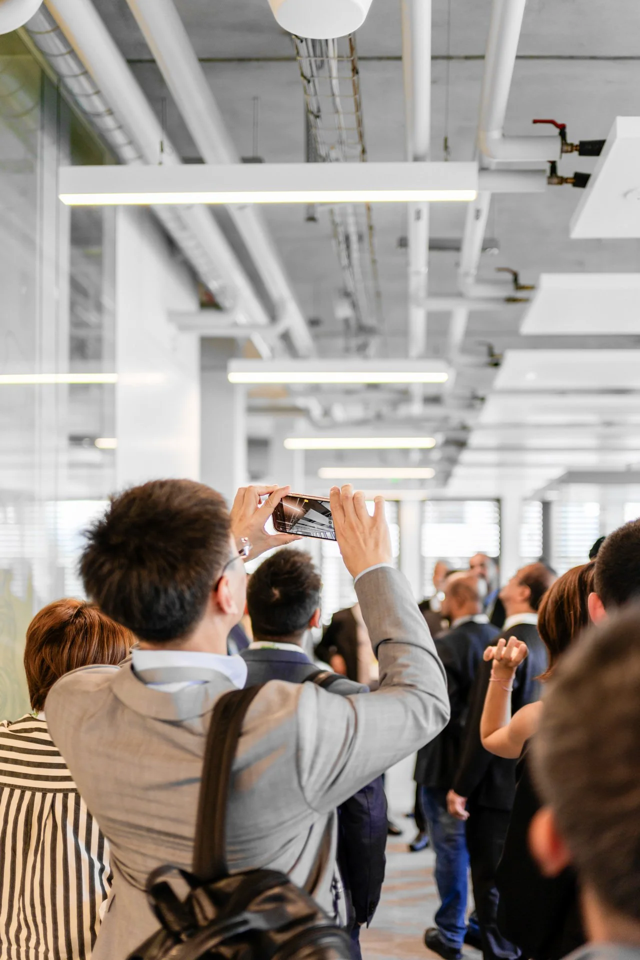 Délégation en visite guidée dans les locaux d’IntenCity Grenoble – collaboration industrielle