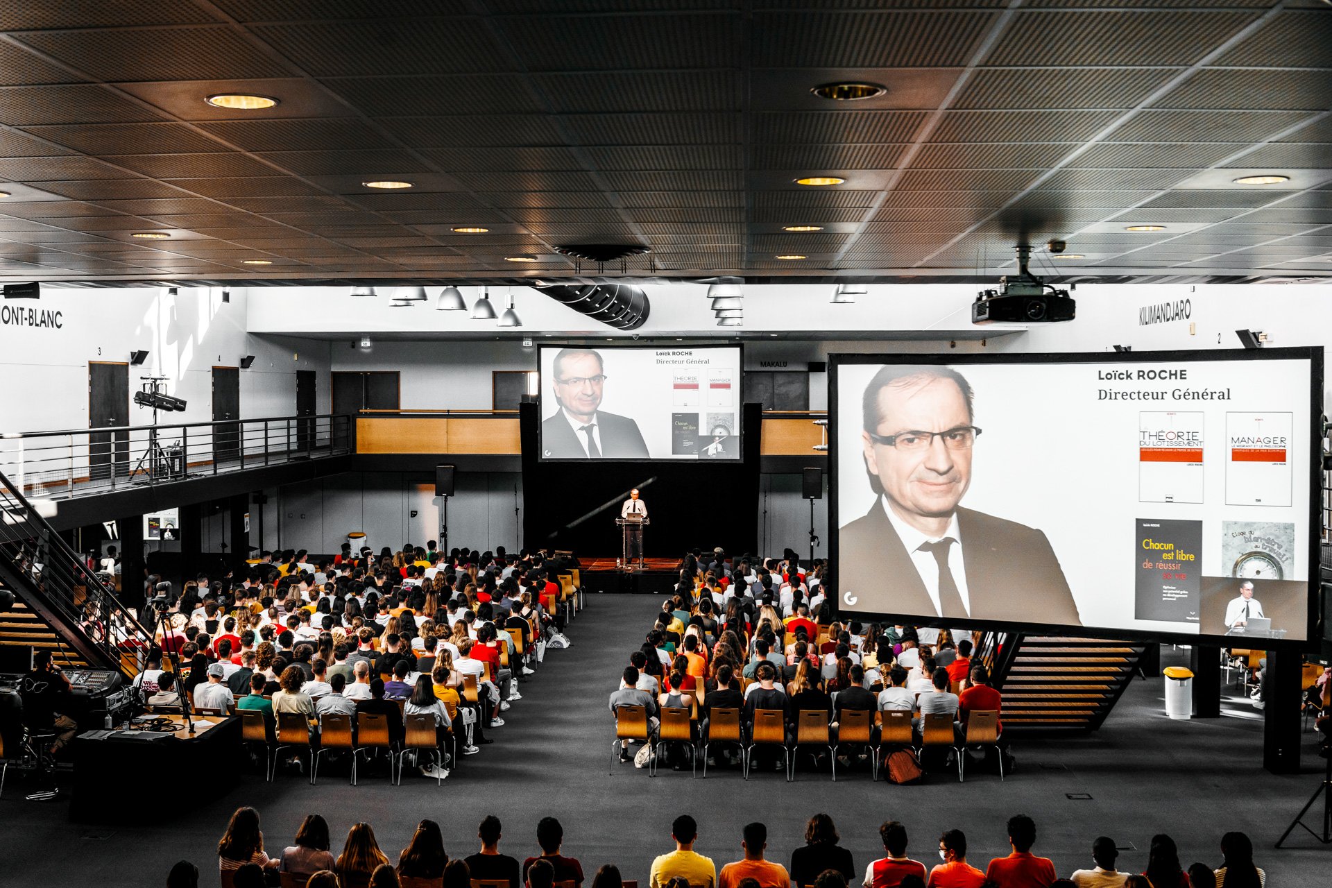 Ambiance du public pendant une conférence professionnelle photographiée en reportage