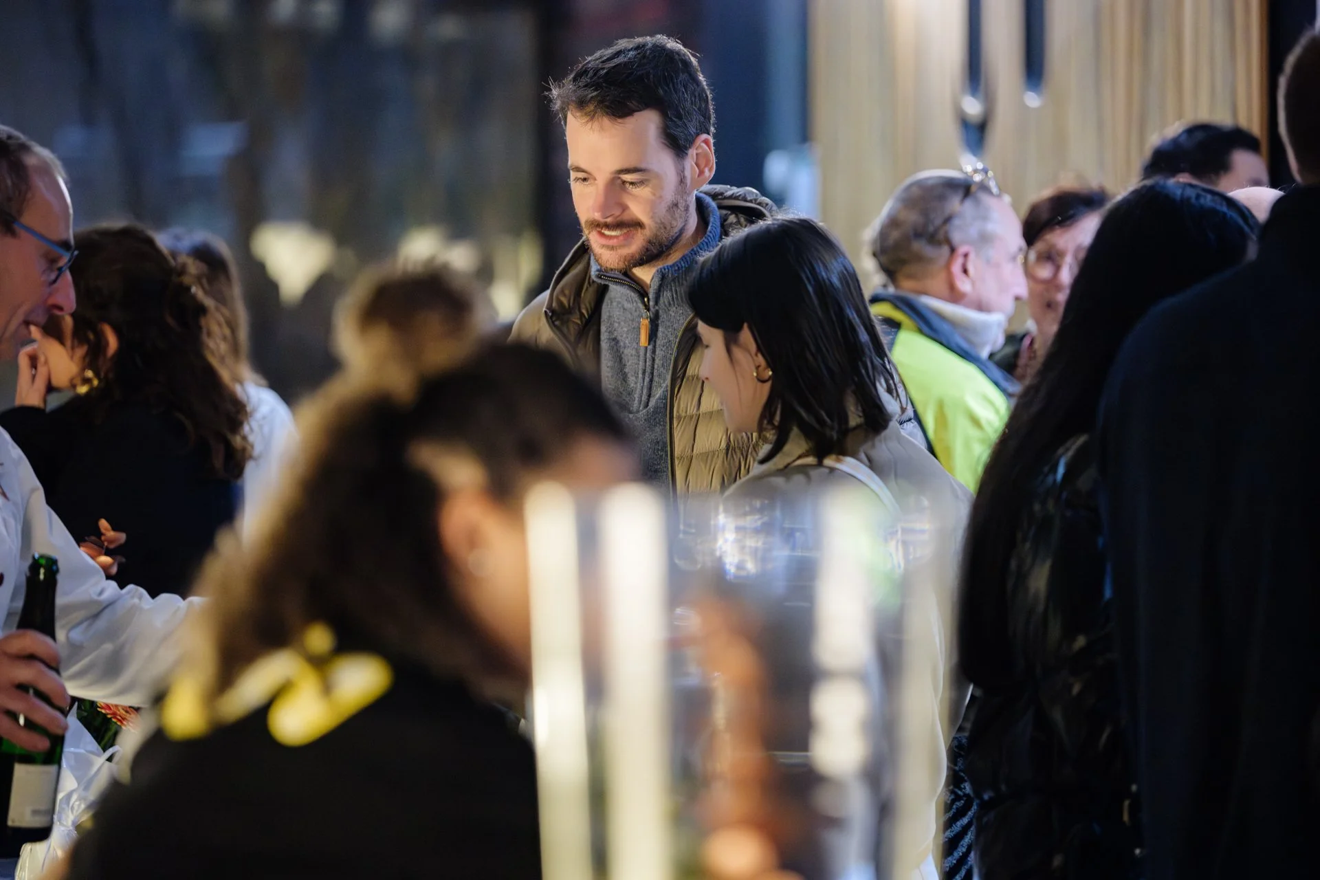 Échanges entre invités lors du cocktail de networking de l’événement corporate Legal2digital à Grenoble.