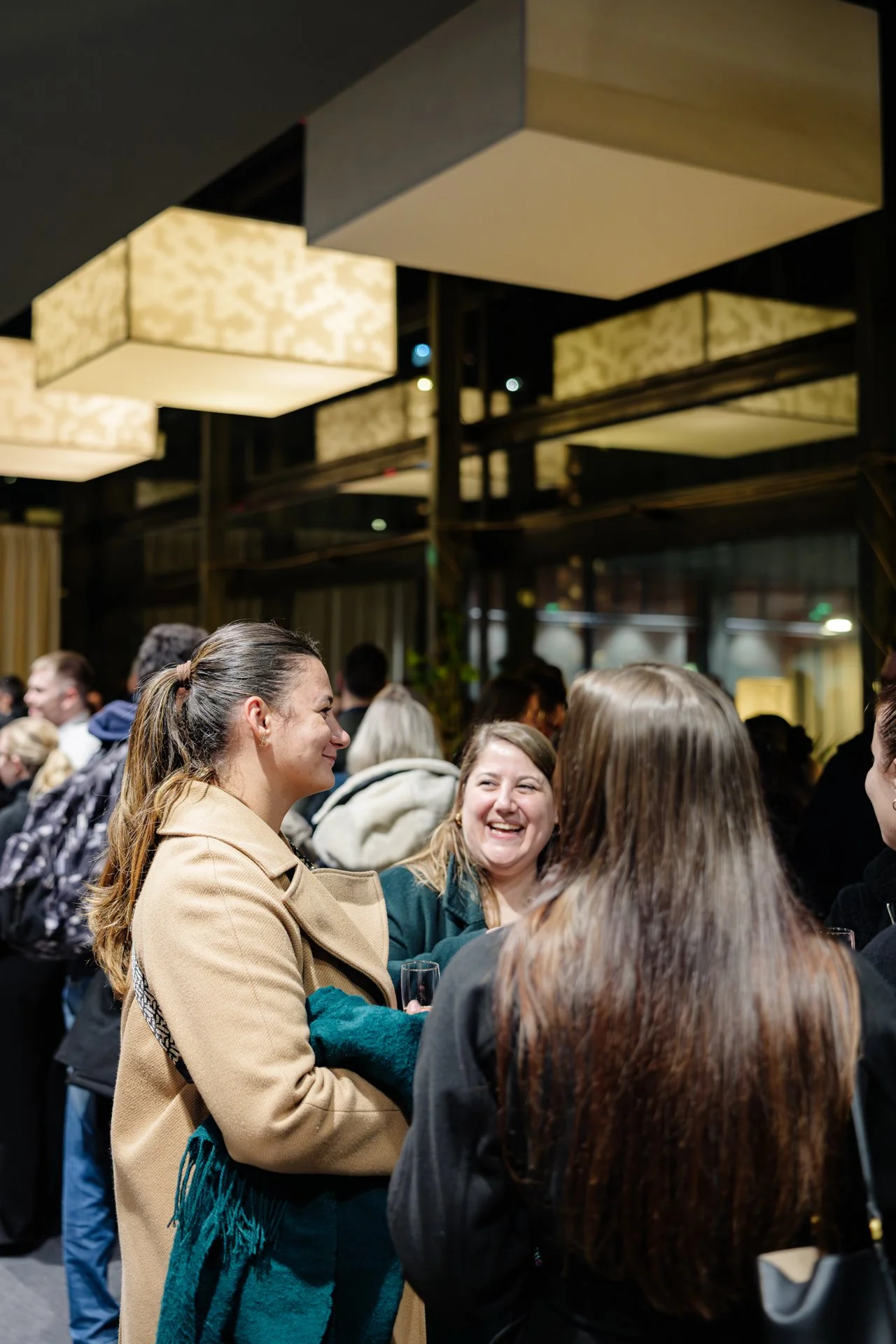 Échanges entre invités pendant le cocktail networking de l’événement Legal2digital à Grenoble