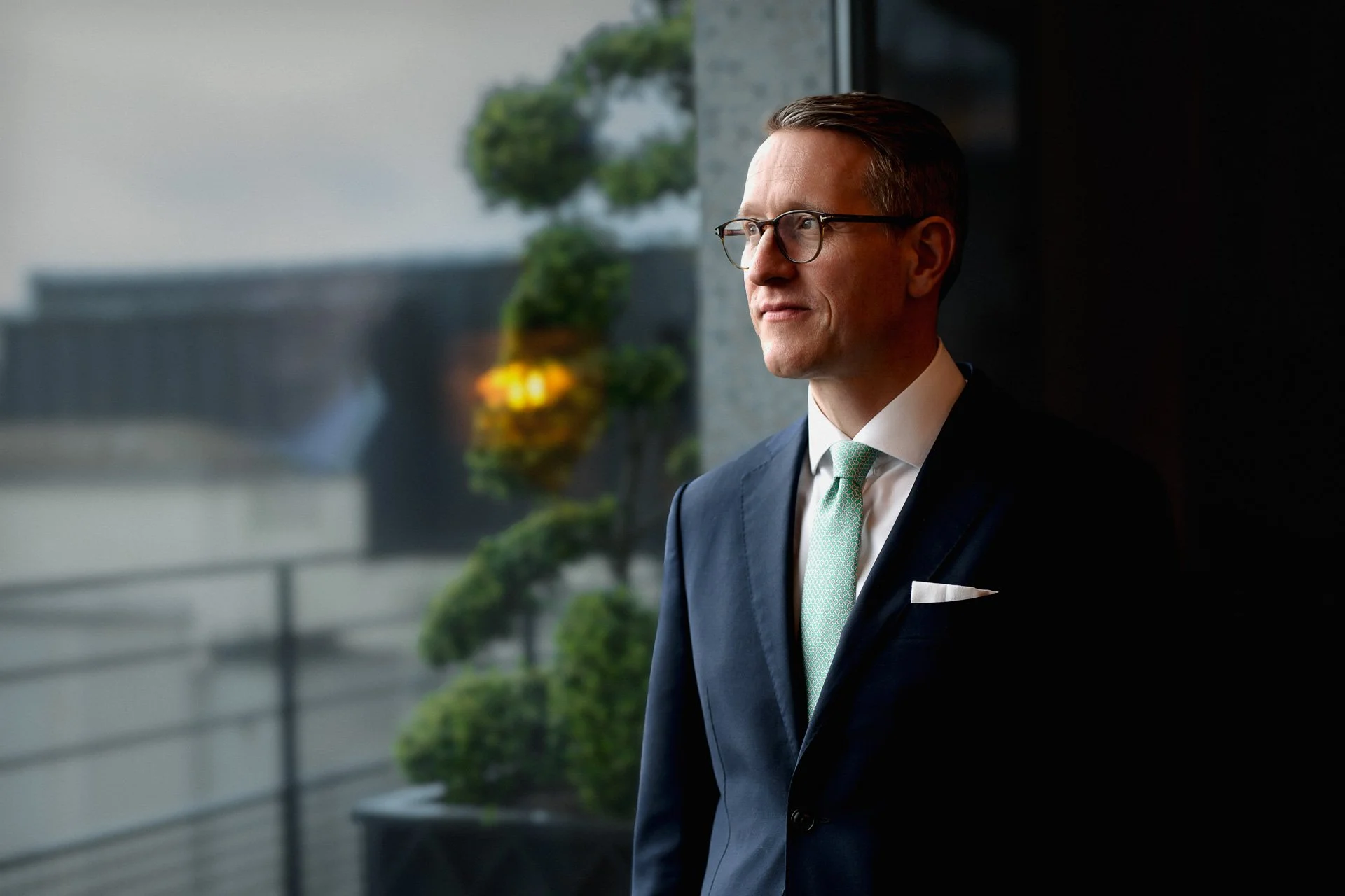 Exemple de portrait corporate par photographe grenoble pour incarner leadership et vision