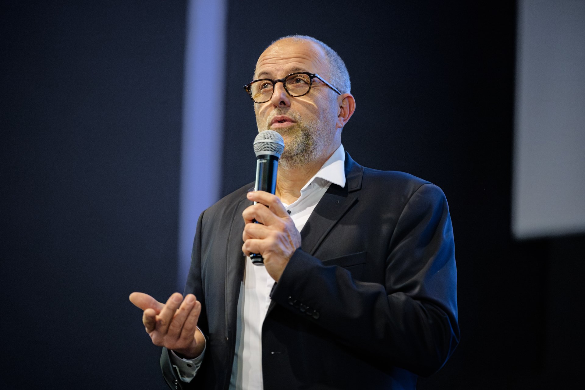 Intervention au micro lors de la présentation de l’événement Legal2digital à Grenoble