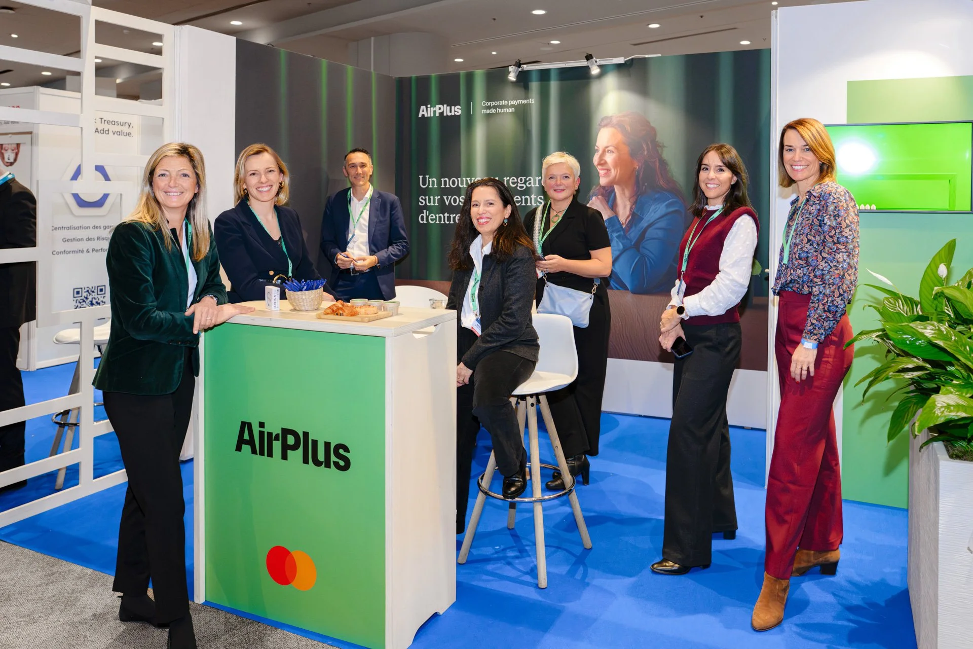 Photo de groupe sur un stand