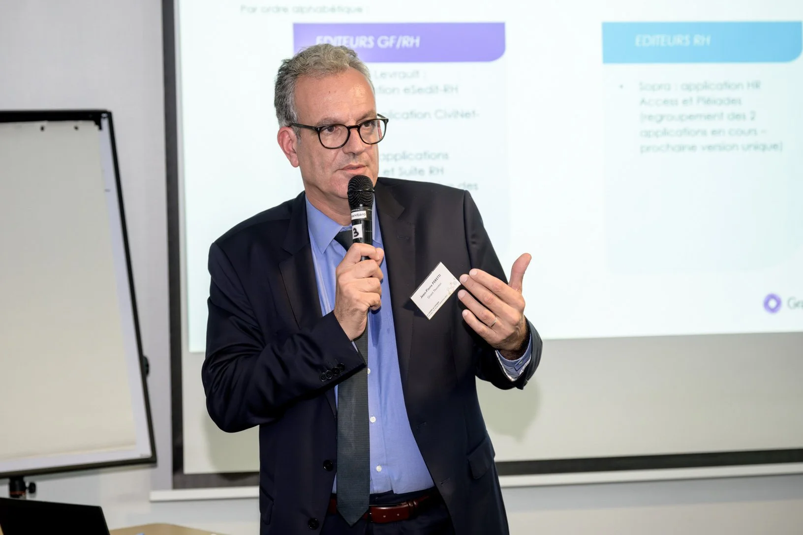 Intervenant présentant un cas pratique de dématérialisation dans le secteur public local.
