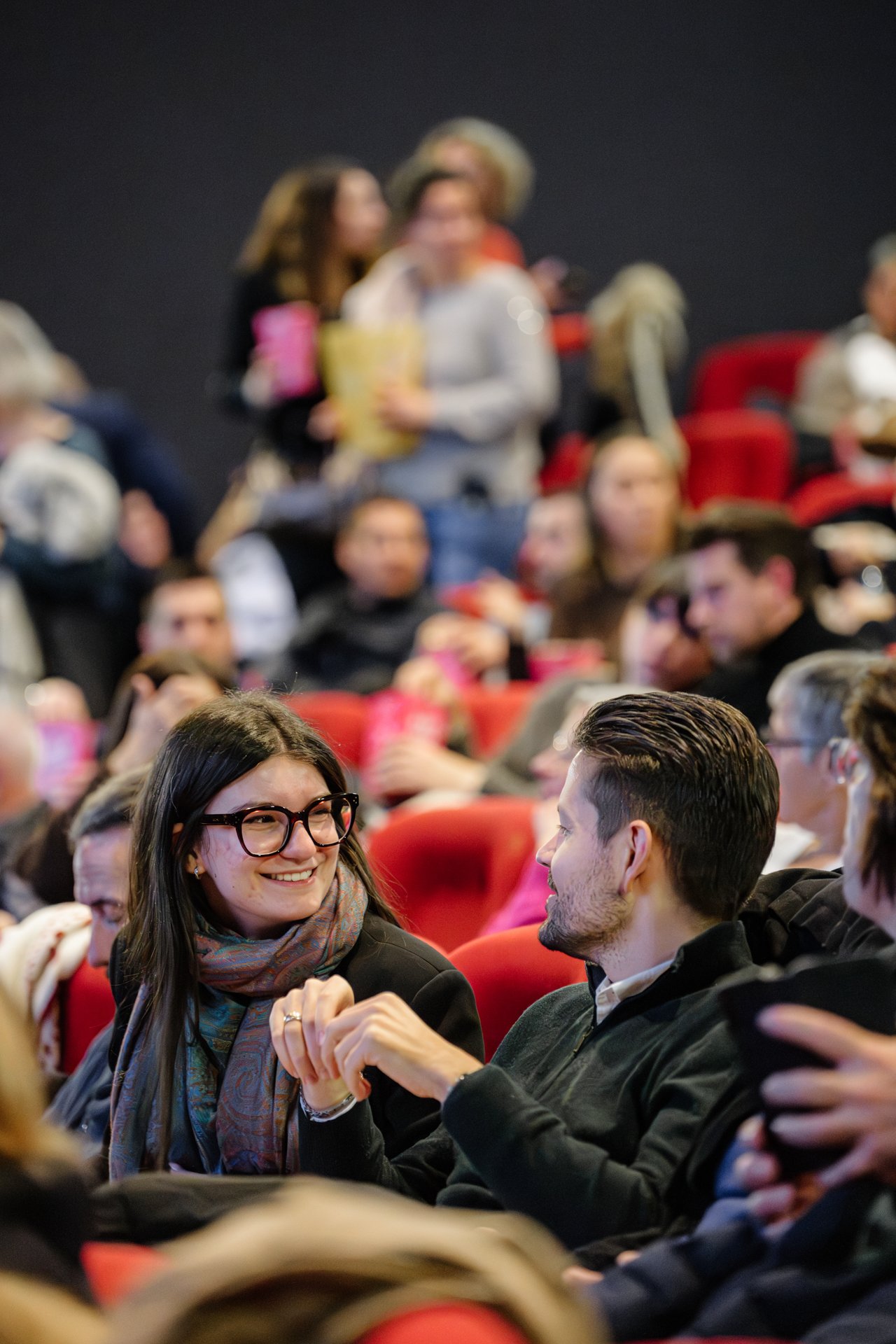 Invités installés dans la salle de cinéma avant la projection lors de l’événement Legal2digital