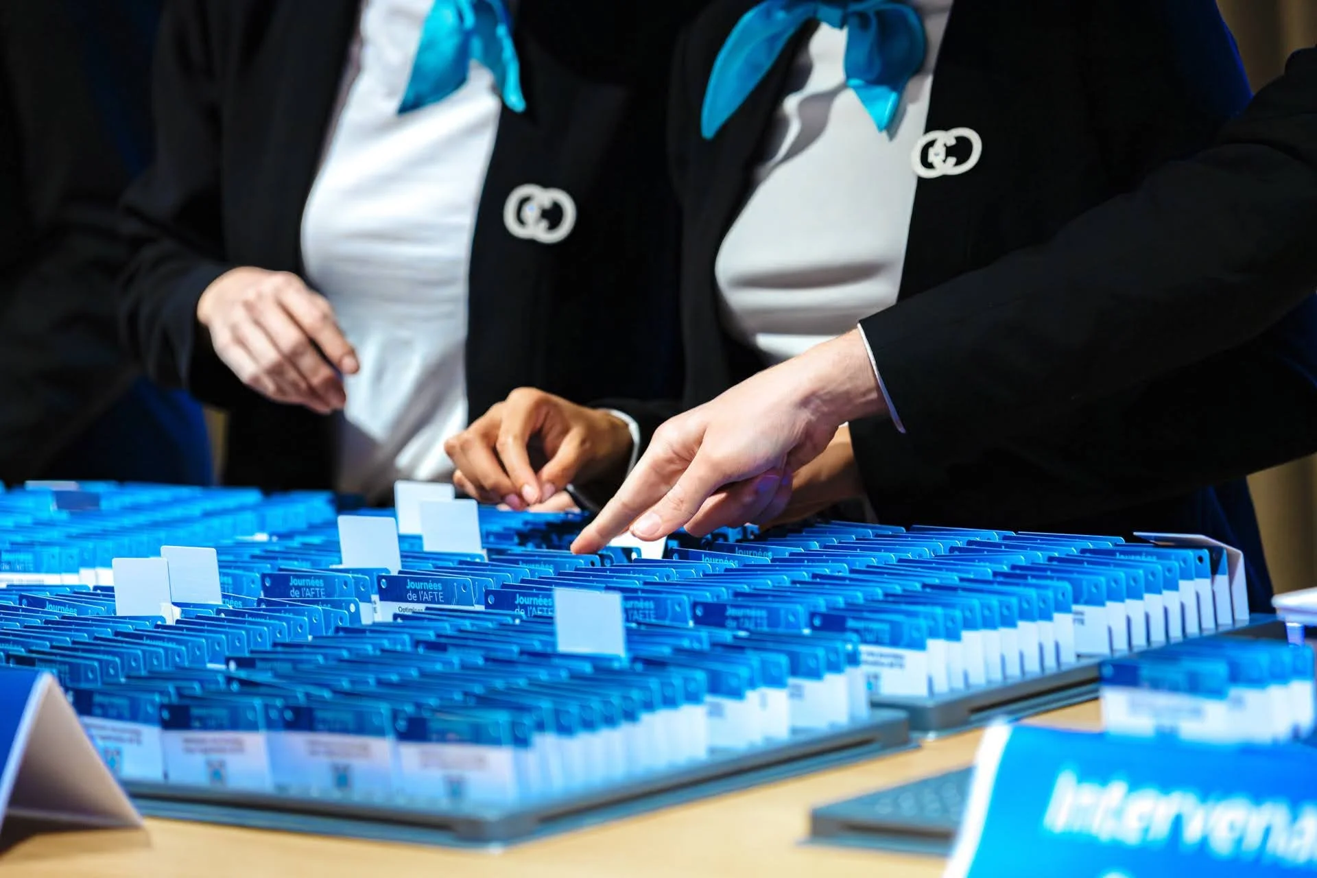 Accueil des participants et gestion des badges lors d’un salon professionnel