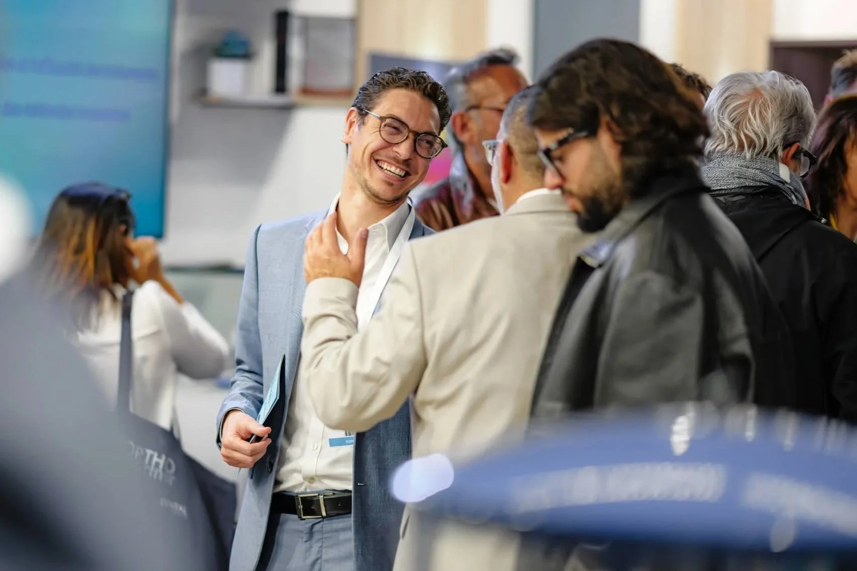 reportage photo événementiel captant les interactions professionnelles