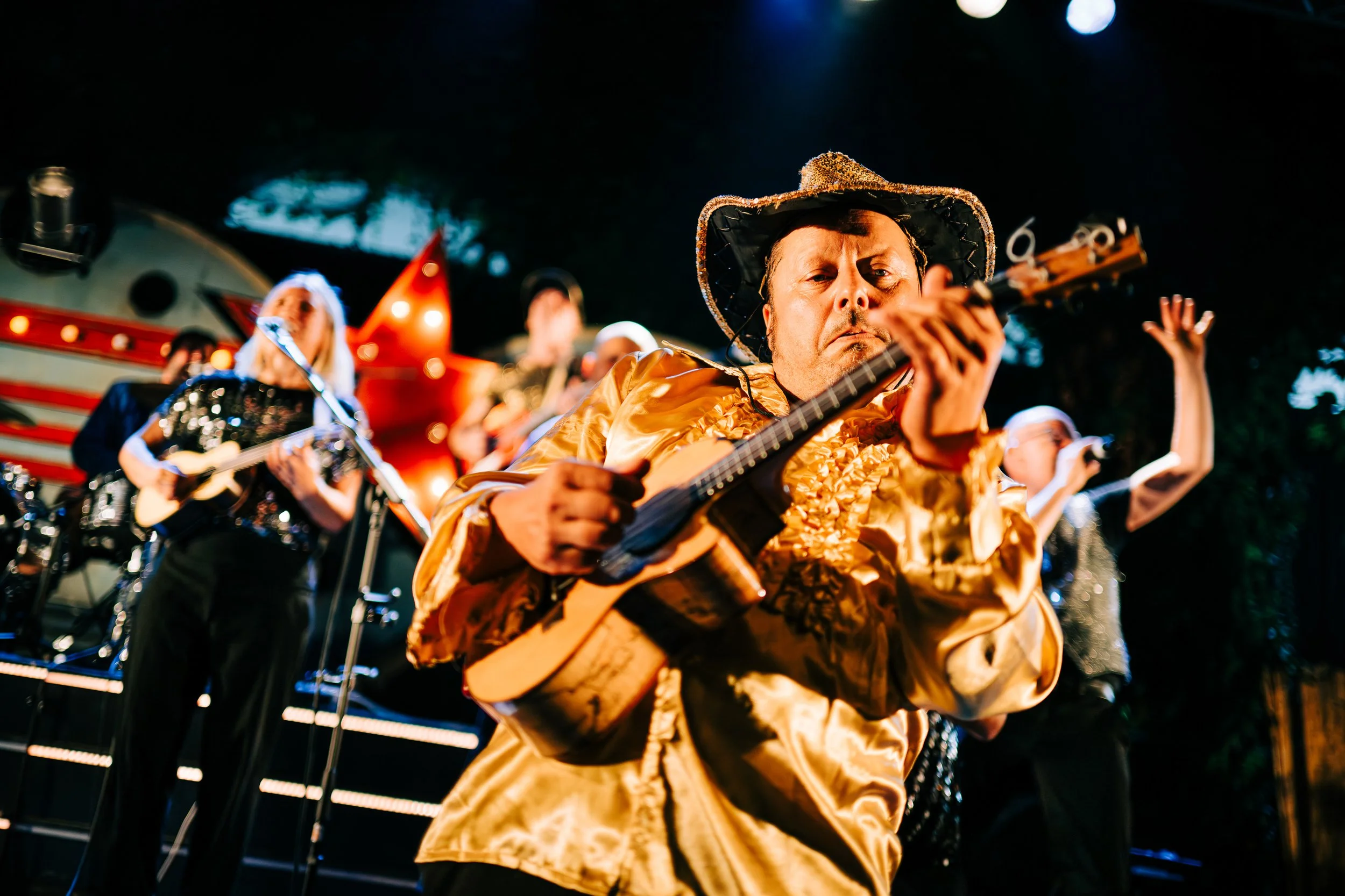 Ambiance festive lors d’un événement culturel à Grenoble