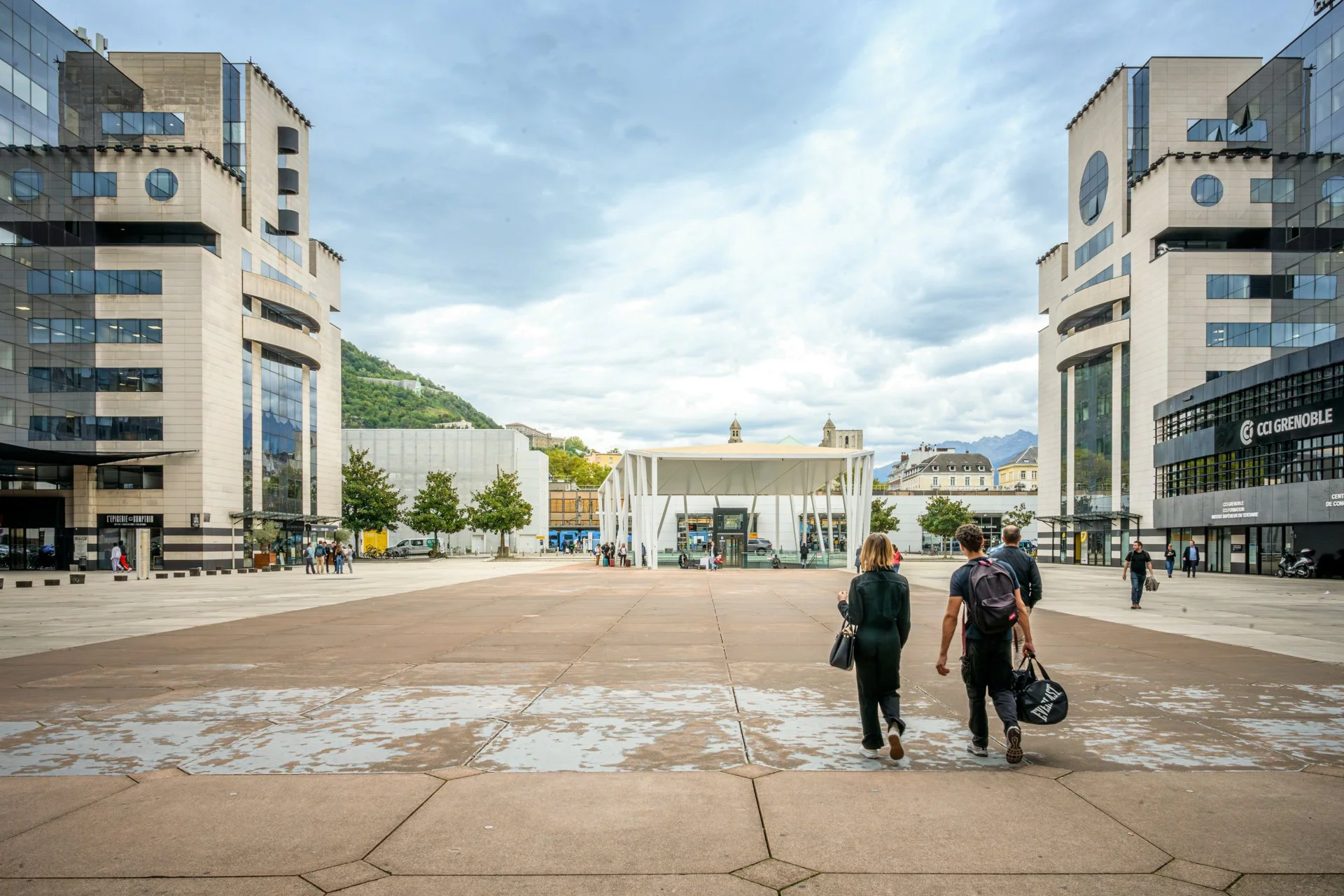 Vue extérieure du World Trade Center de Grenoble, lieu des Assises de l’AFIGESE 2024.