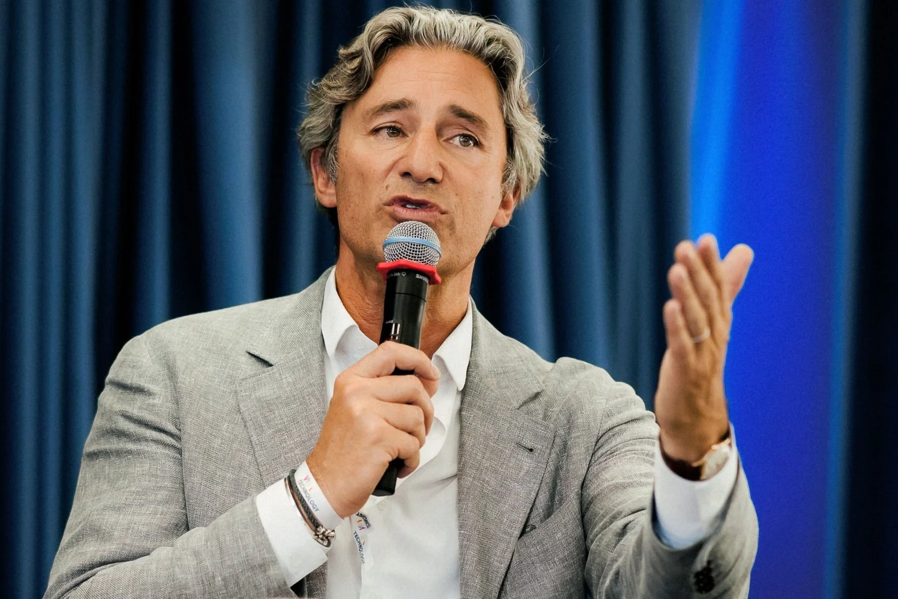 Dirigeant en pleine conférence