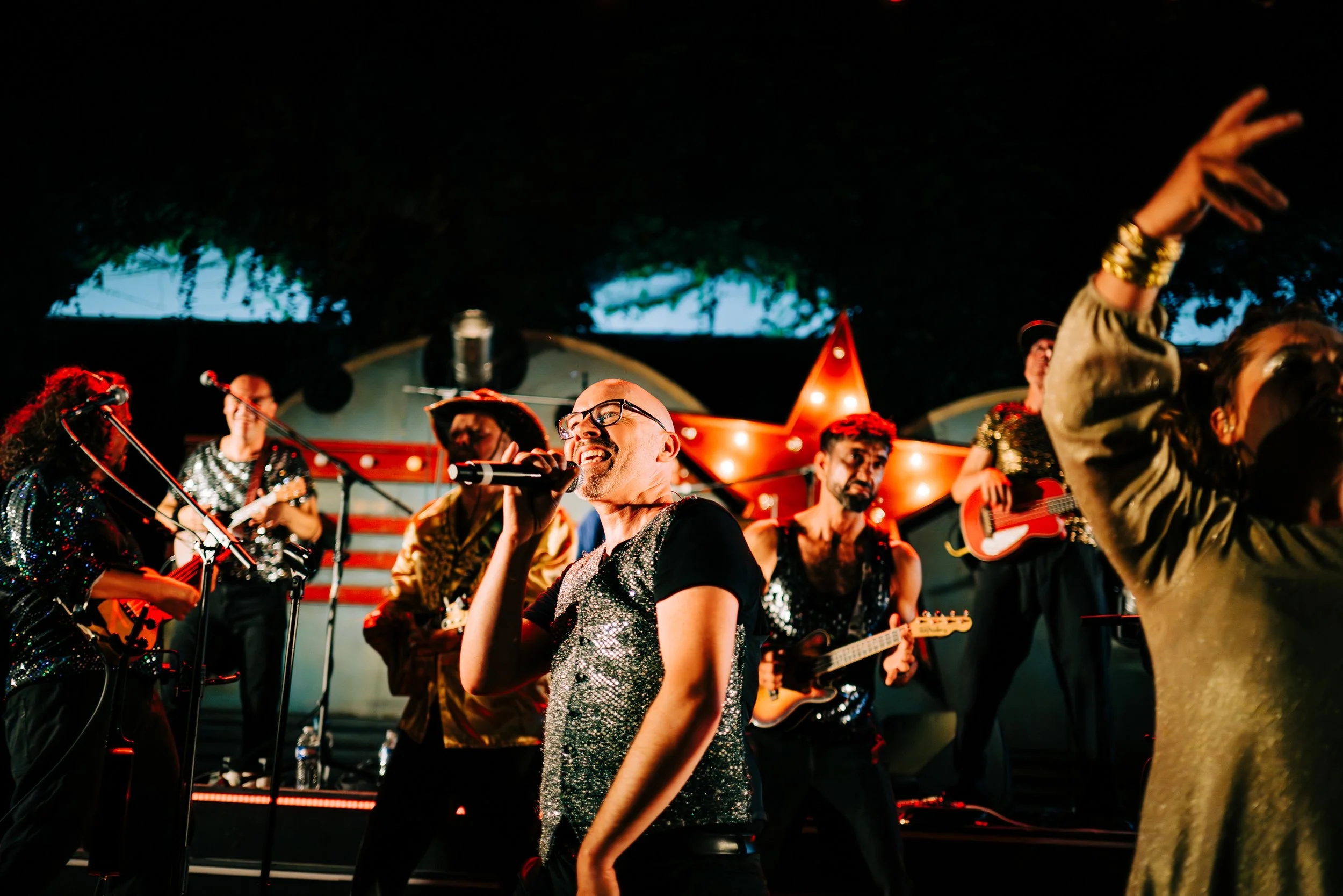 Éclairage de scène et atmosphère immersive au festival de Grenoble