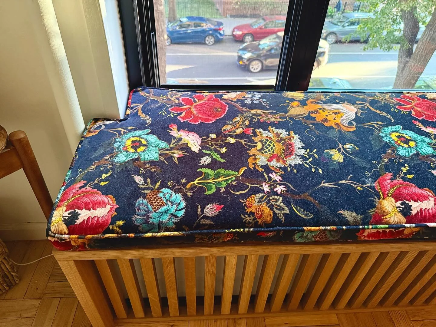 This custom cushion was built for its space down to the last inch: proof that color, texture, and the perfect fit can all line up and then - magic happens. ✨

#customcushions #upholsterynyc #madeinnyc