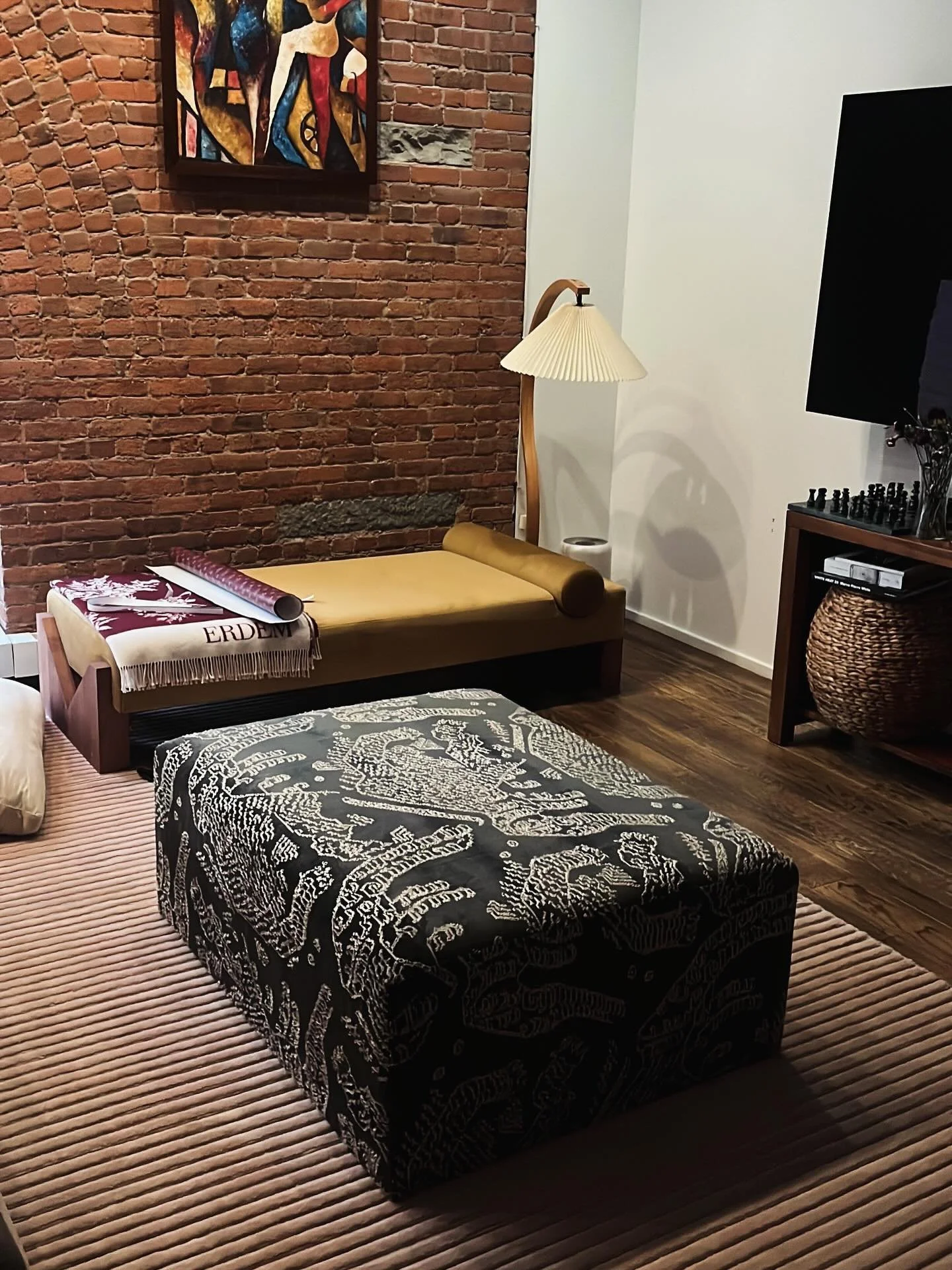 Back where they belong. ✨Old frames, new stories, and a little more joy in the everyday. There&rsquo;s nothing better than seeing these pieces settle back into the homes they were meant for.

#reupholstery #madeinnyc #customcushions