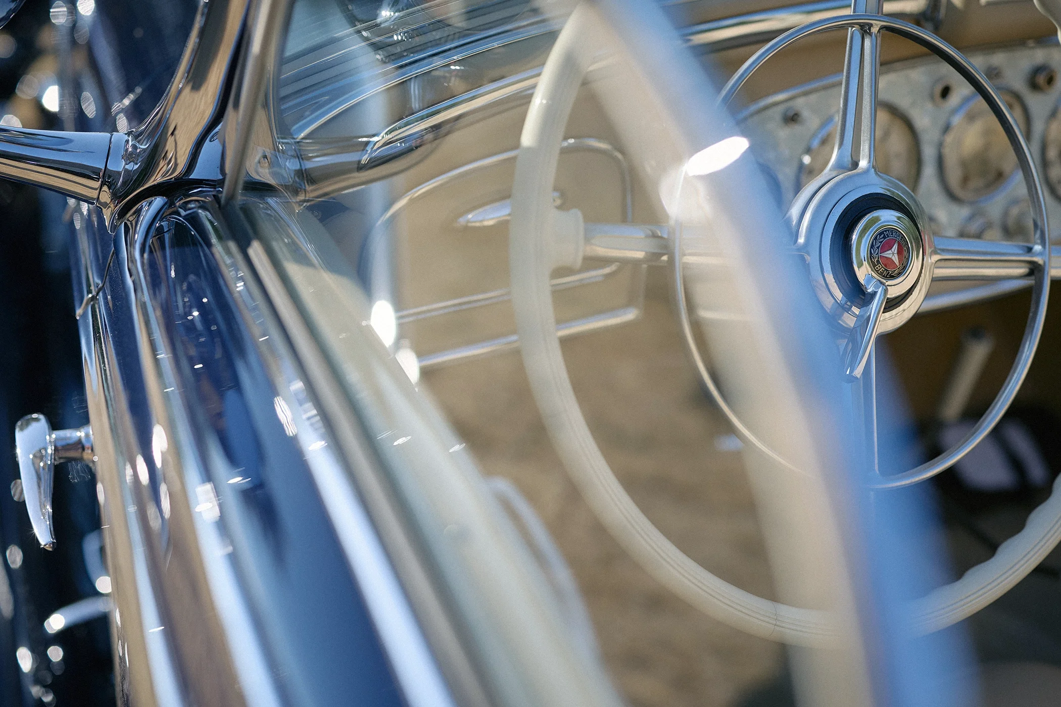 blue-mercedes-benz-classic-car-wheel-detail-cartier-style-et-luxe-goodwood-festival-of-speed-2026.webp