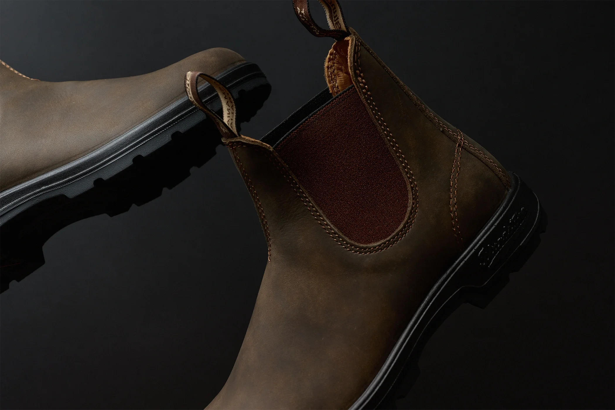 blundstone-originals-chelsea-boot-studio-product-shot-3.webp