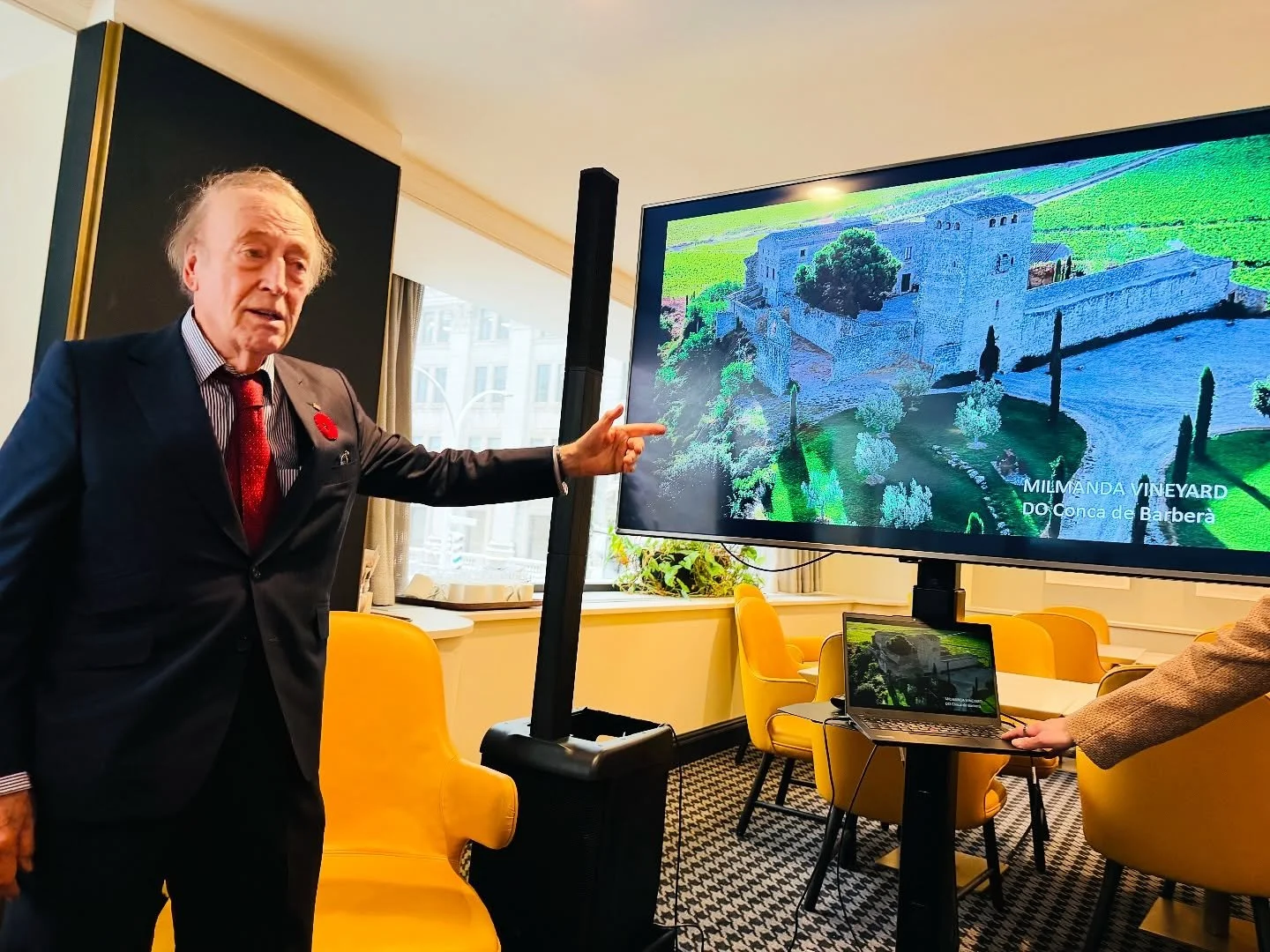 🍷Lunch with a Visionary: Miguel A. Torres on Sustainability &amp; the Future of Wine 🌎 🌿 Familia Torres 

Yesterday I had the privilege to join a small group of media and wine professionals for an inspiring lunch with Mr. Miguel A. Torres, Preside