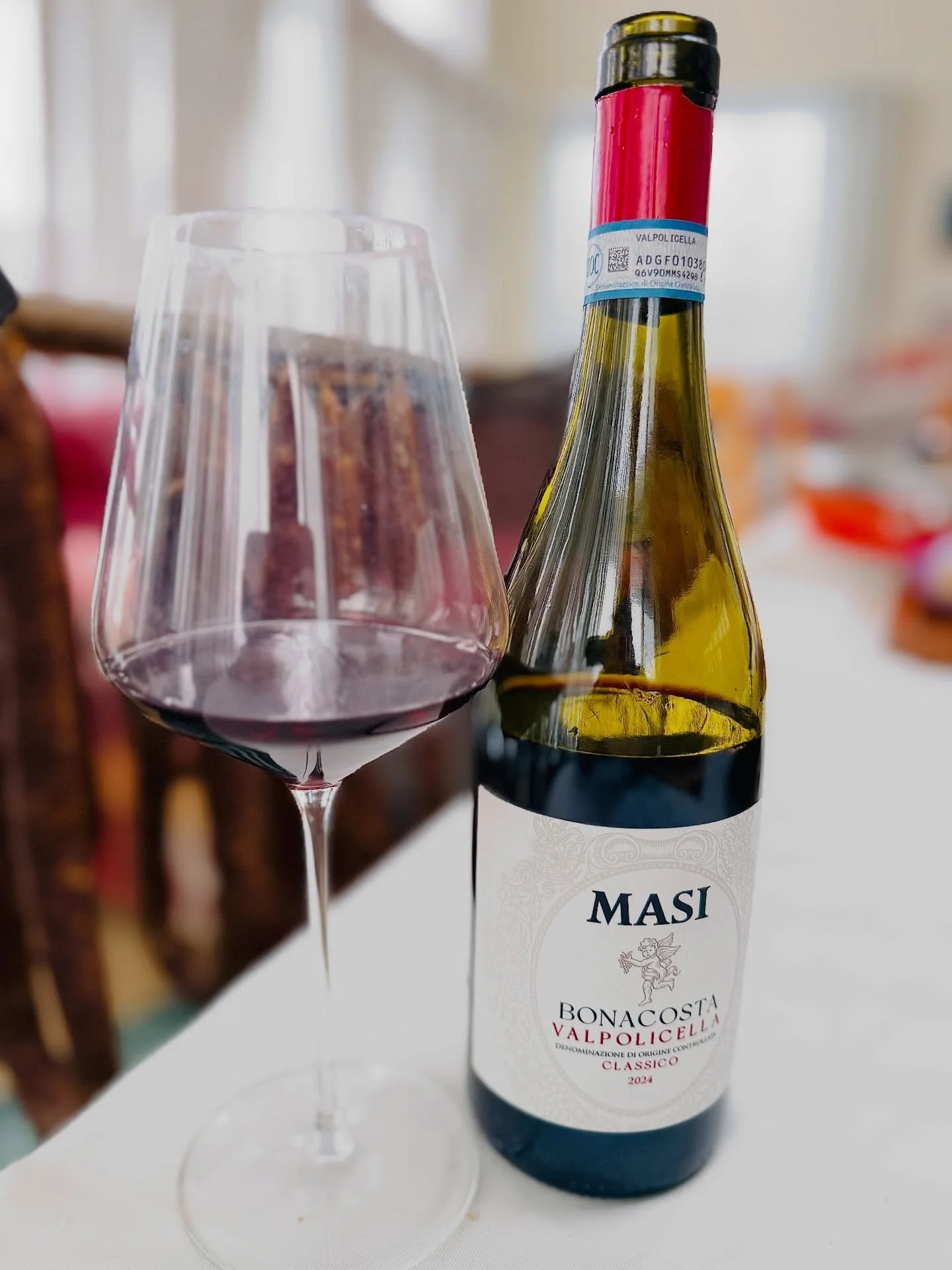 🍷 Masi Valpolicella 2024 &mdash; vibrant, super young, refreshing and full of juicy red fruit.

Paired it with smoked sausages&hellip; and let&rsquo;s be honest: everyone has that European at home who loves making smoked sausages especially during t