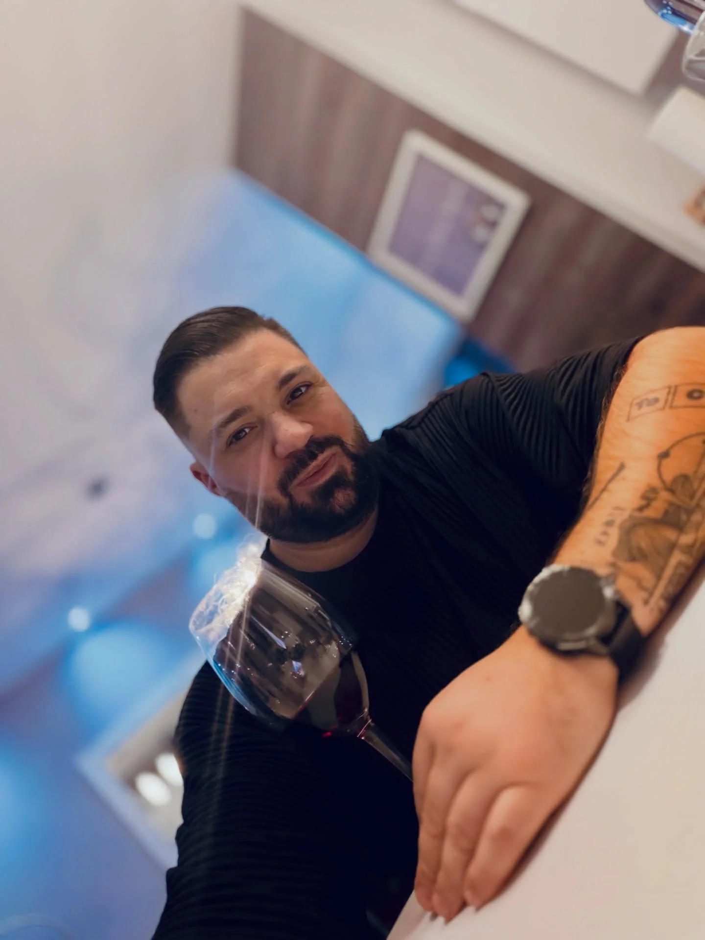 Sometimes you taste a wine &hellip; stop and ask &ldquo; how does this wine make me feel ? &ldquo; 🍷&hellip; it&rsquo;s not just aromas,tasting grids and scores &hellip; it&rsquo;s supposed to be a vibe , a memory, a feeling, a flow

&bull;
&bull;
&