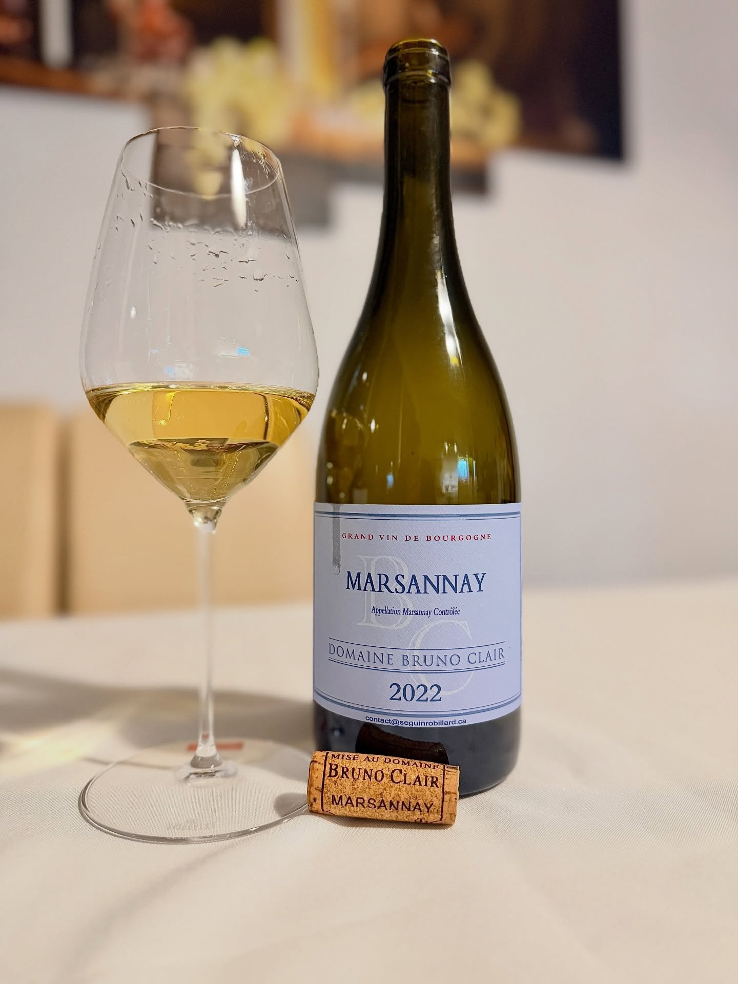 Domaine Bruno Clair &mdash; Marsannay Blanc 2022 🍋🪨
A bottle that  reflects the purity and finesse of this underrated Burgundy appellation.

This Chardonnay opens with fresh citrus and white flowers, yellow apples and subtle hazelnut, but what real
