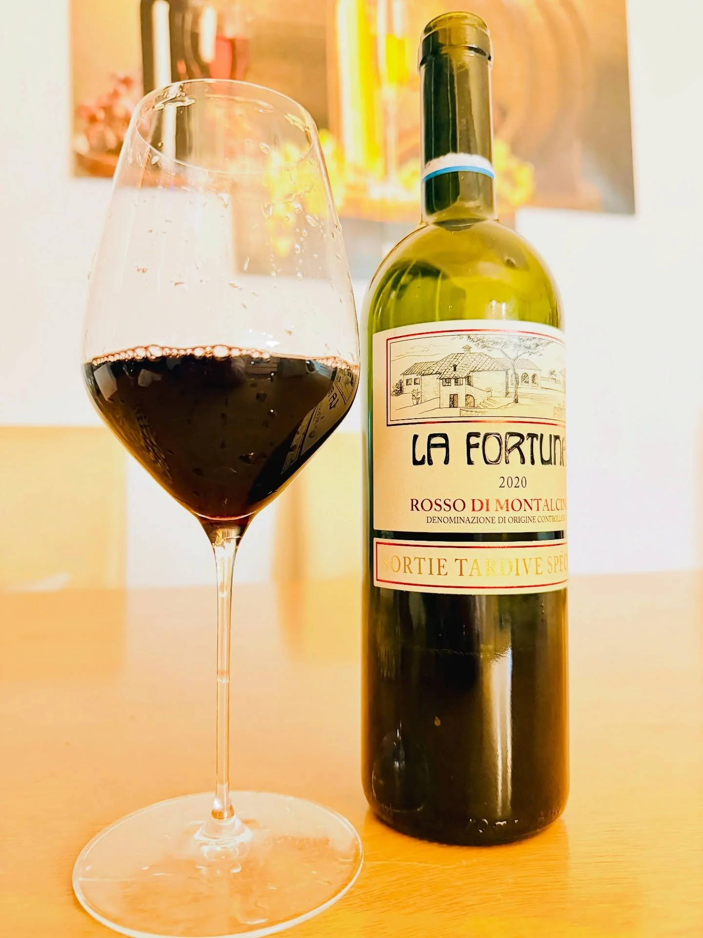 La Fortuna &ndash; Rosso di Montalcino 2020 &ldquo;Sortie Tardive Sp&eacute;ciale&rdquo; 🇮🇹

Finally opened this late-release Rosso from Tenuta La Fortuna in Montalcino and found a more traditional approach to creating this wine, opposed to some of