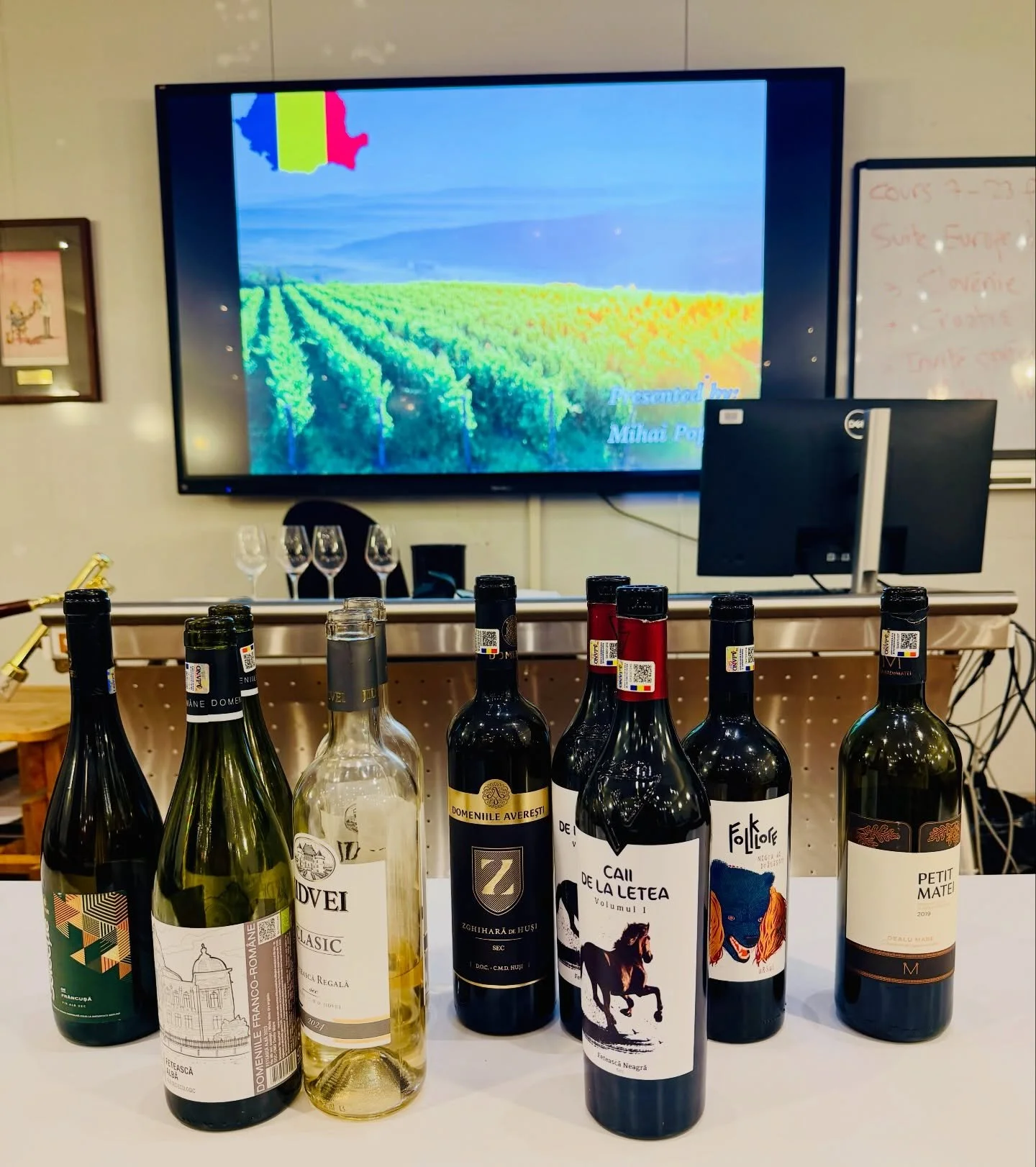 Guest lecture on Romanian wines 🇷🇴 for students at ITHQ ! It&rsquo;s motivating to see the interest in the indigenous grapes and the diversity of the regions ! I had the chance thanks to Dionis Vins Roumains to bring some interesting grapes for the