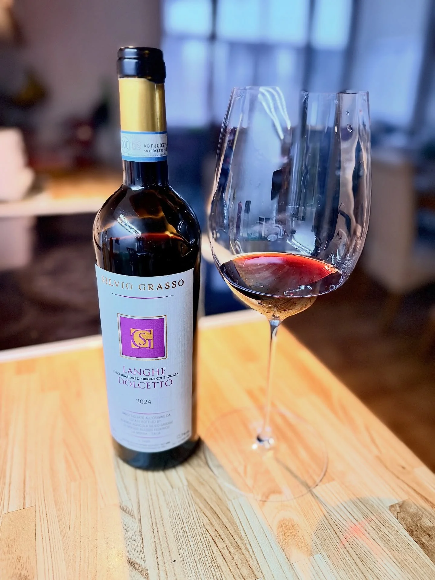 Silvio Grasso -  Langhe  Dolcetto  2024 🍷🇮🇹

Family-run estate, rooted in traditional Piedmontese viticulture, with a focus on clean fruit and respect for the vineyard. Grapes are typically sourced from estate parcels around Monforte d&rsquo;Alba,