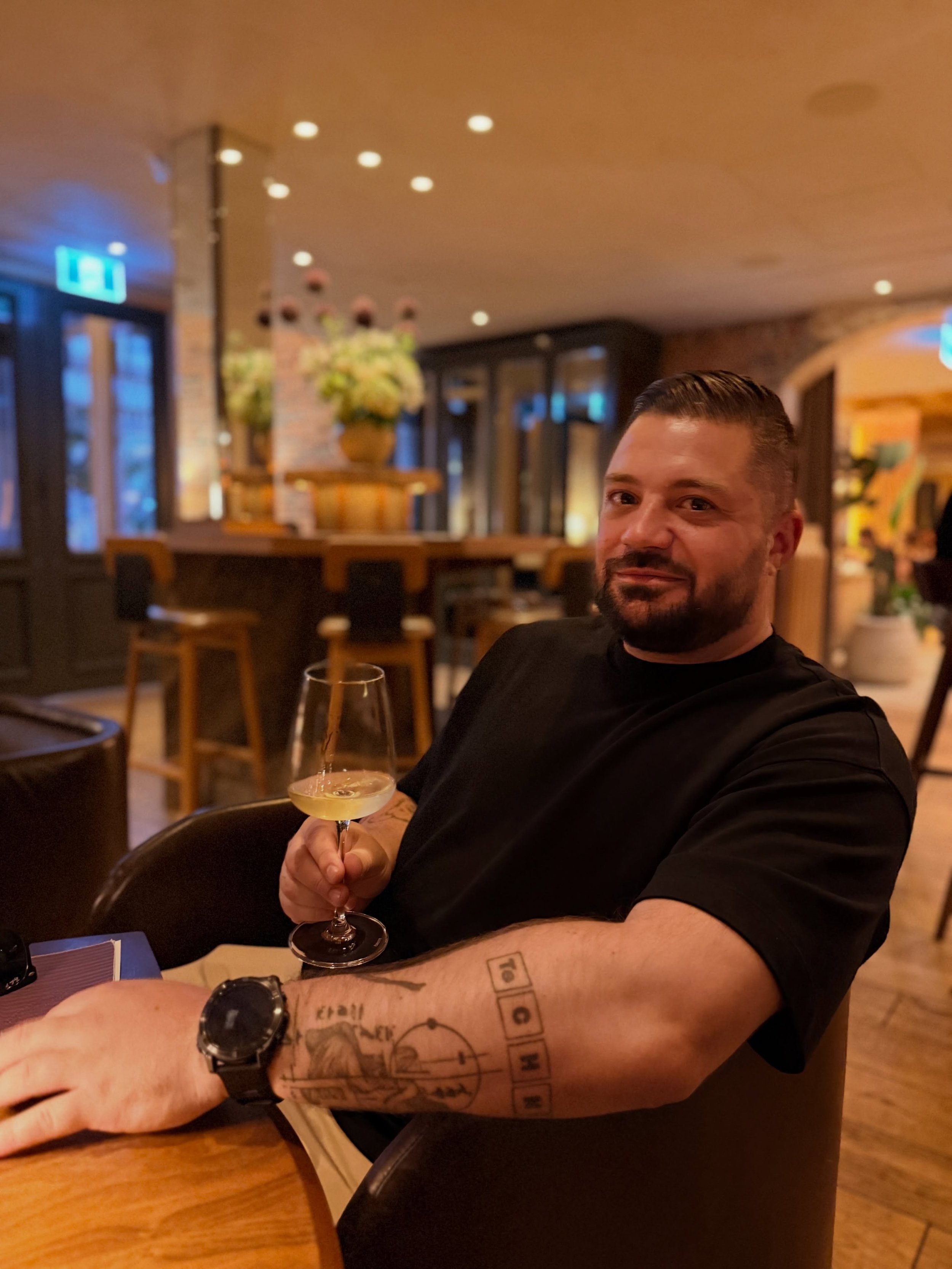 Just wine&hellip; no rush 🥂 

#winegeek #winelover #mtlwine #glassofwine #lifestyle